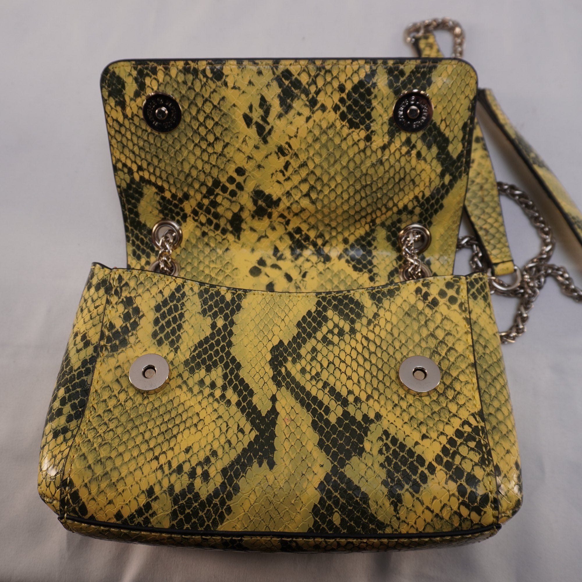 Bolso Baguette Guess para Mujeres Nuevos - Amarillo