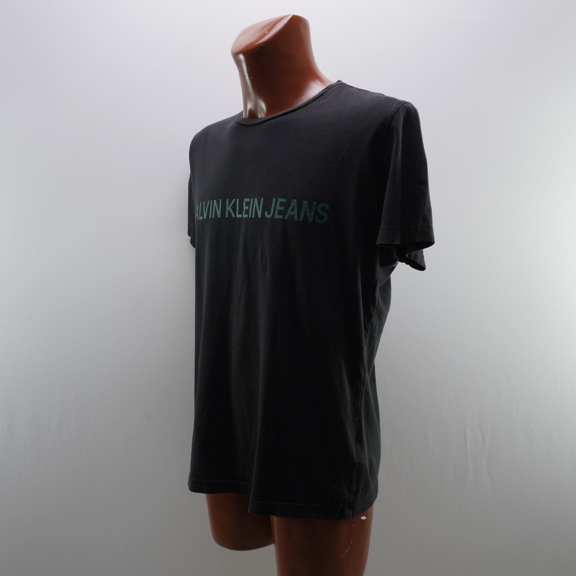 Camiseta de Manga Corta Calvin Klein para Mujer Usada - Negra, XL