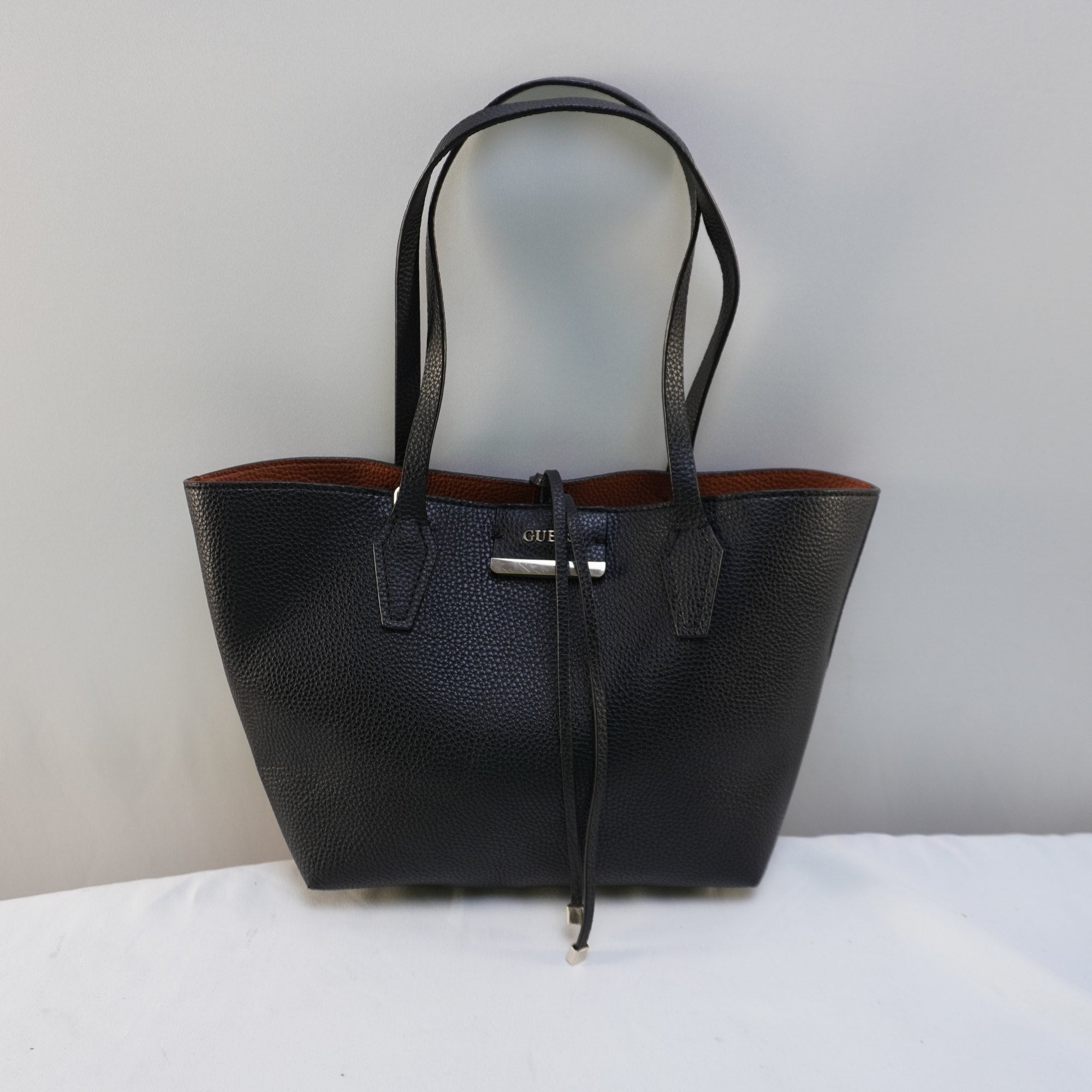 Bolso Baguette Guess para Mujer Usado - Negro, Muy Buen Estado