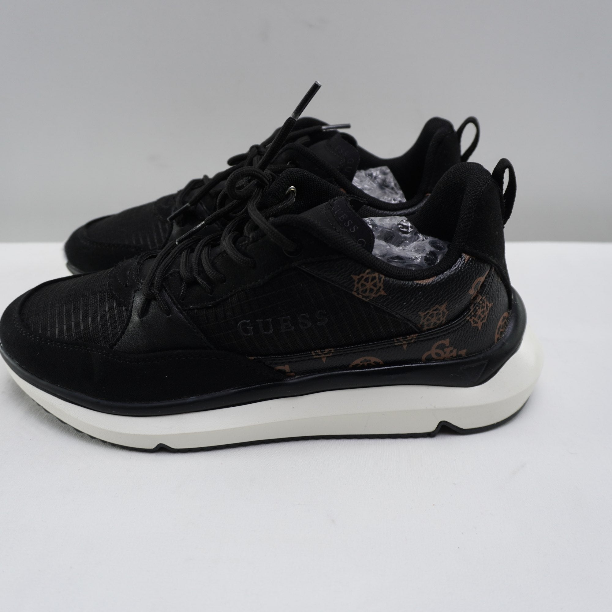 Zapatillas Guess para Mujer Usadas - Negro, Talla 39
