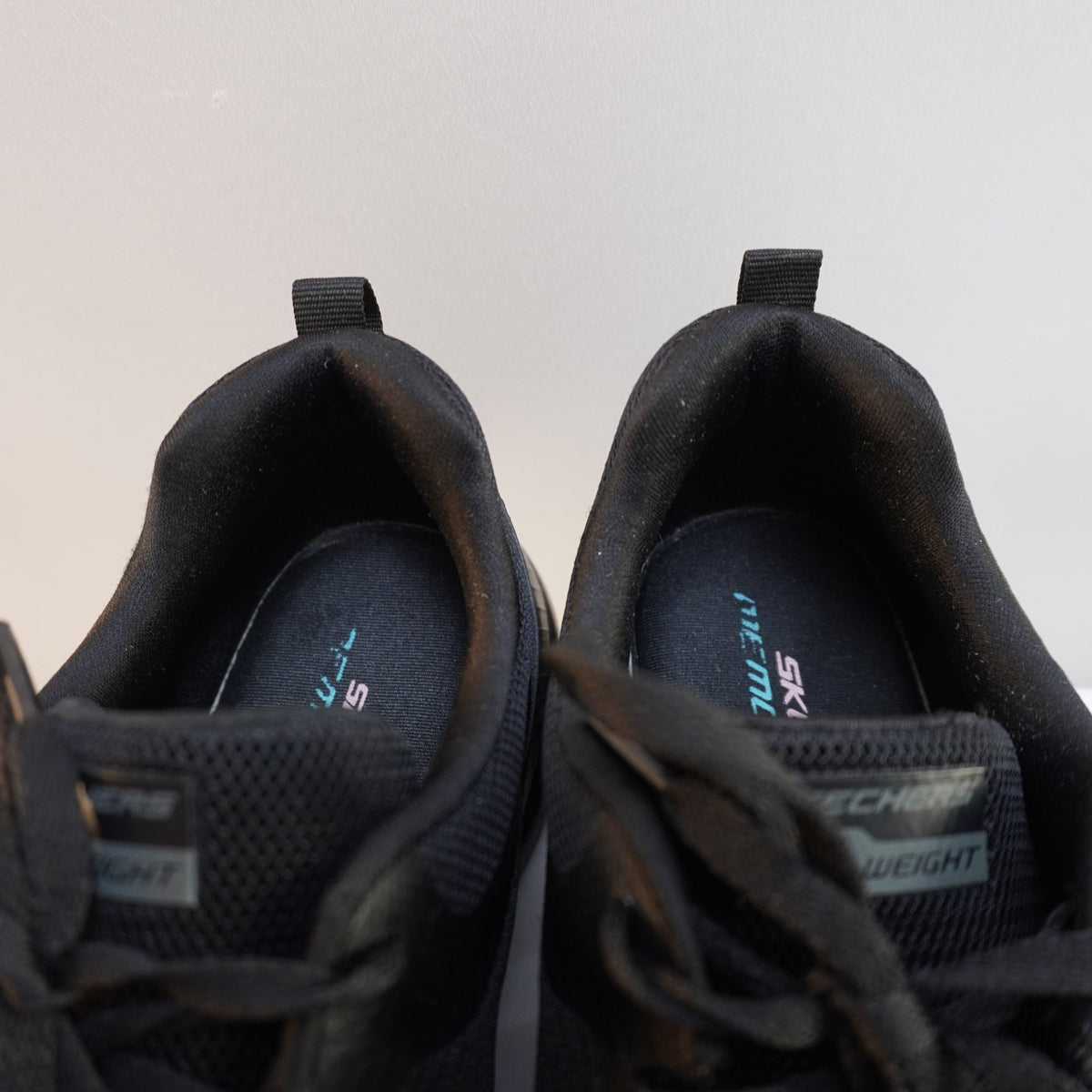 Zapatillas Skechers para Mujer Usadas - Negro, 41