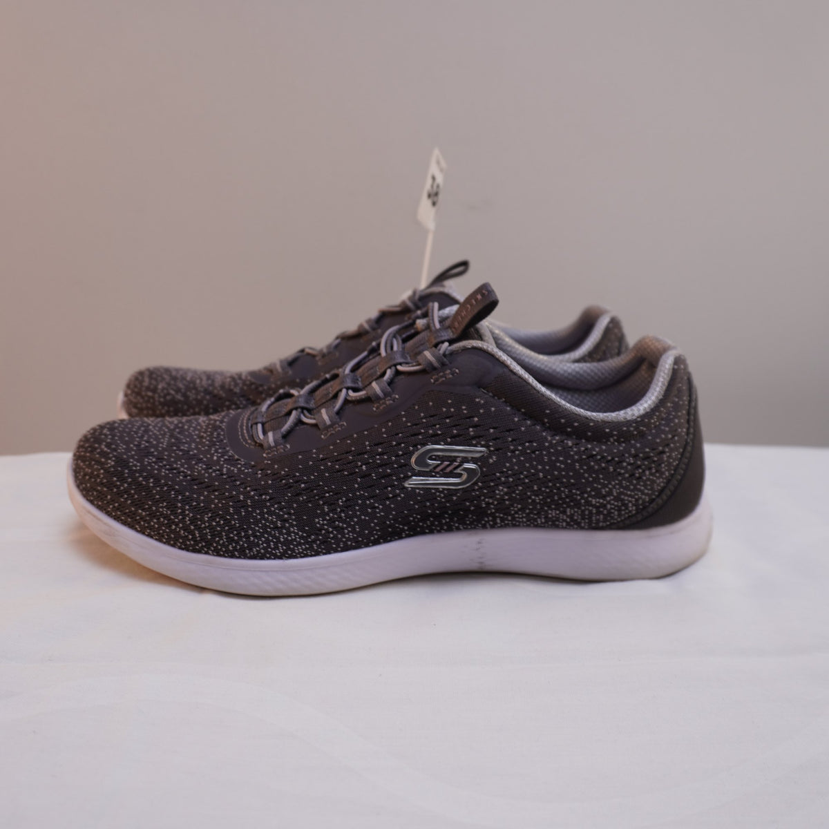 Zapatillas Skechers para Mujer Grises - Talla 38, Usadas en Muy Buen Estado