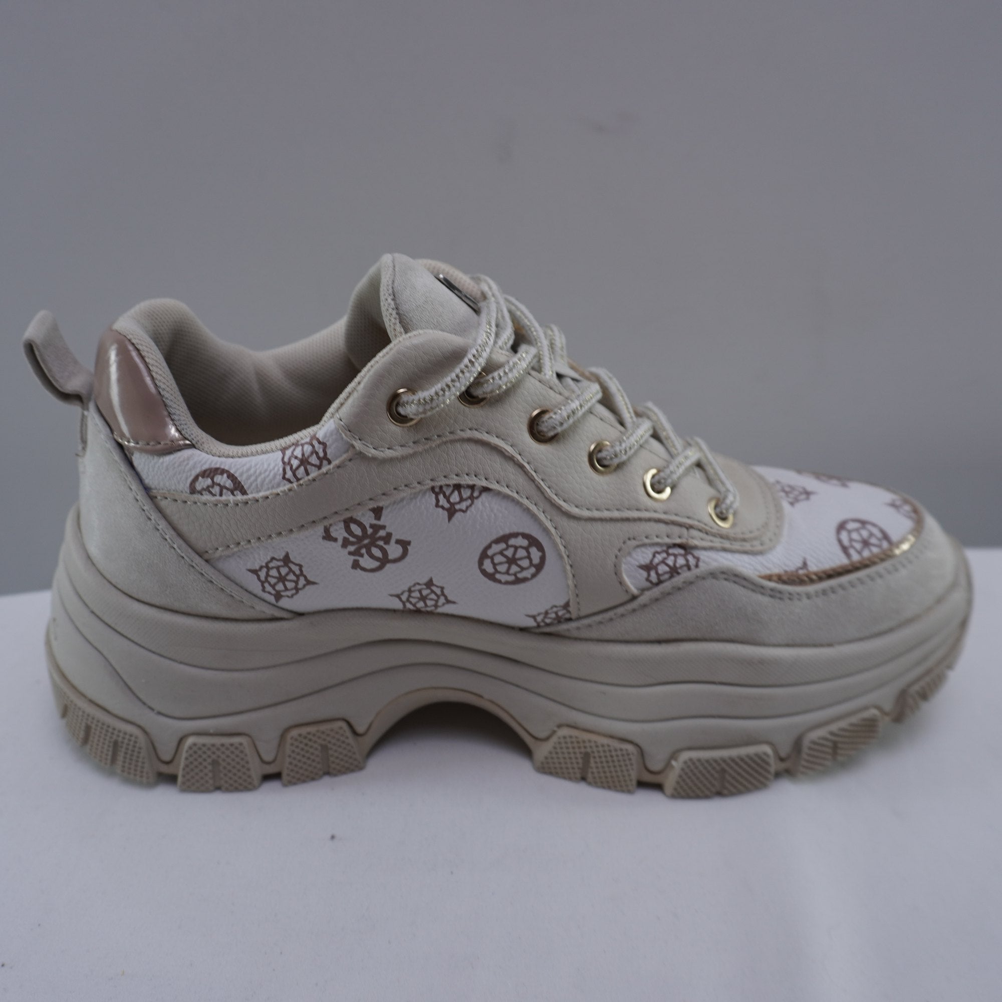 Zapatillas Guess para Mujer Usadas - Blancas, Talla 38