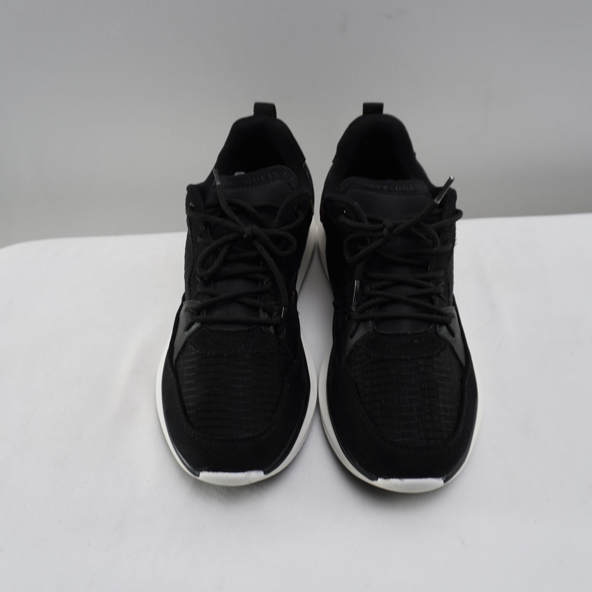 Zapatillas Guess para Mujer Usadas - Negro, Talla 39