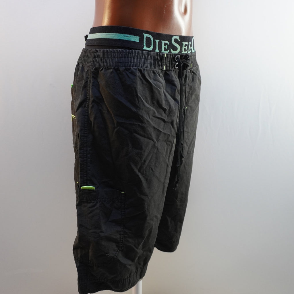 Bermudas Diesel para Hombre Usadas - Negros, L