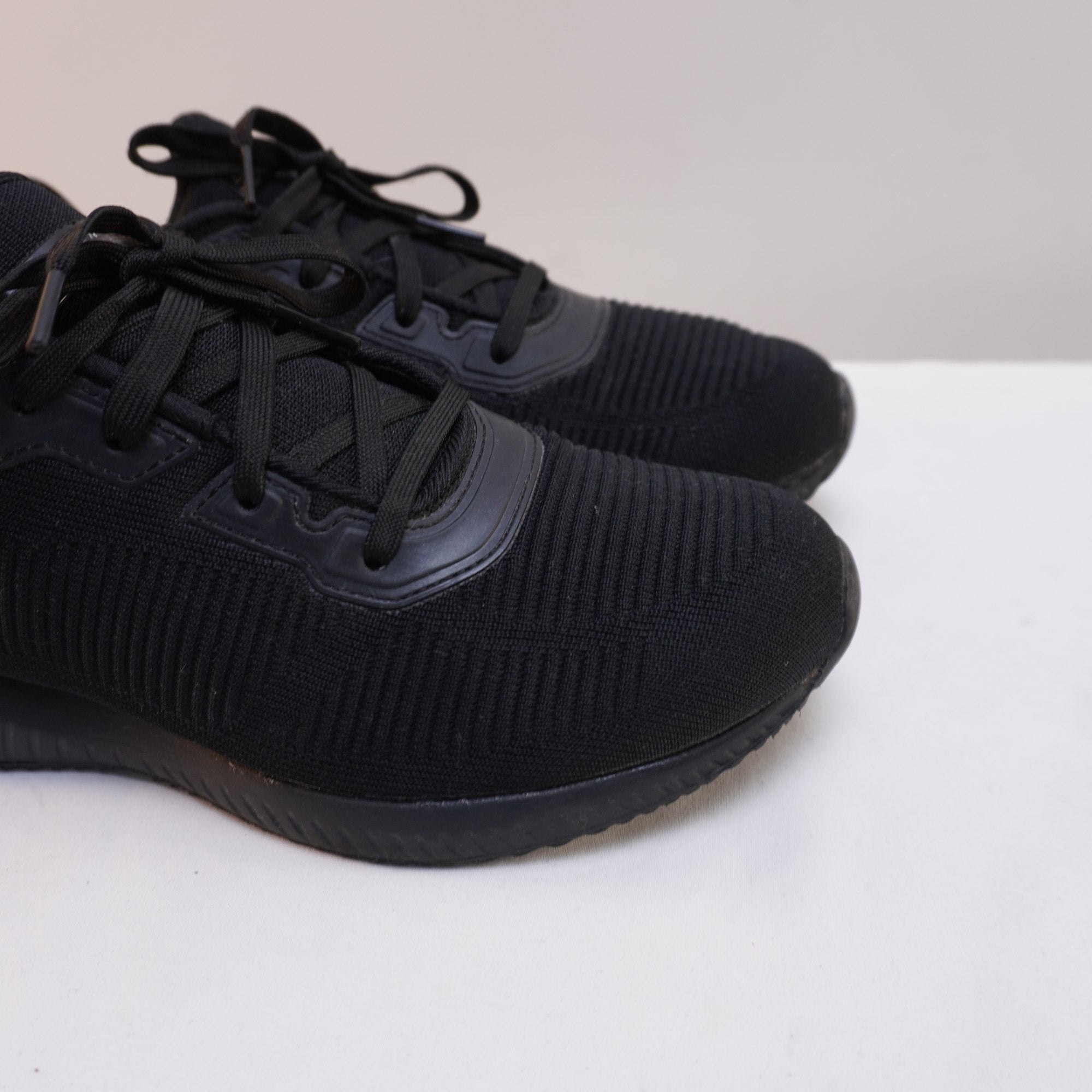 Zapatillas Skechers para Mujer Usadas - Negros, Talla 38