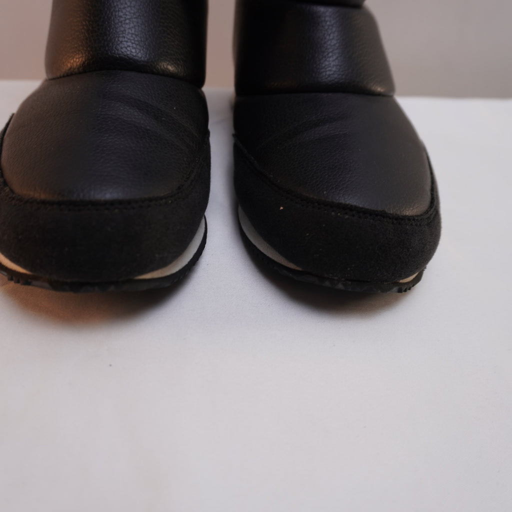 Botas Nike para Mujer Usadas - Negro, Talla 36.5
