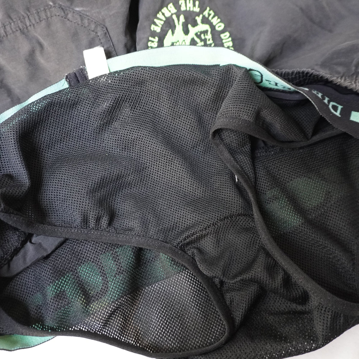 Bermudas Diesel para Hombre Usadas - Negros, L
