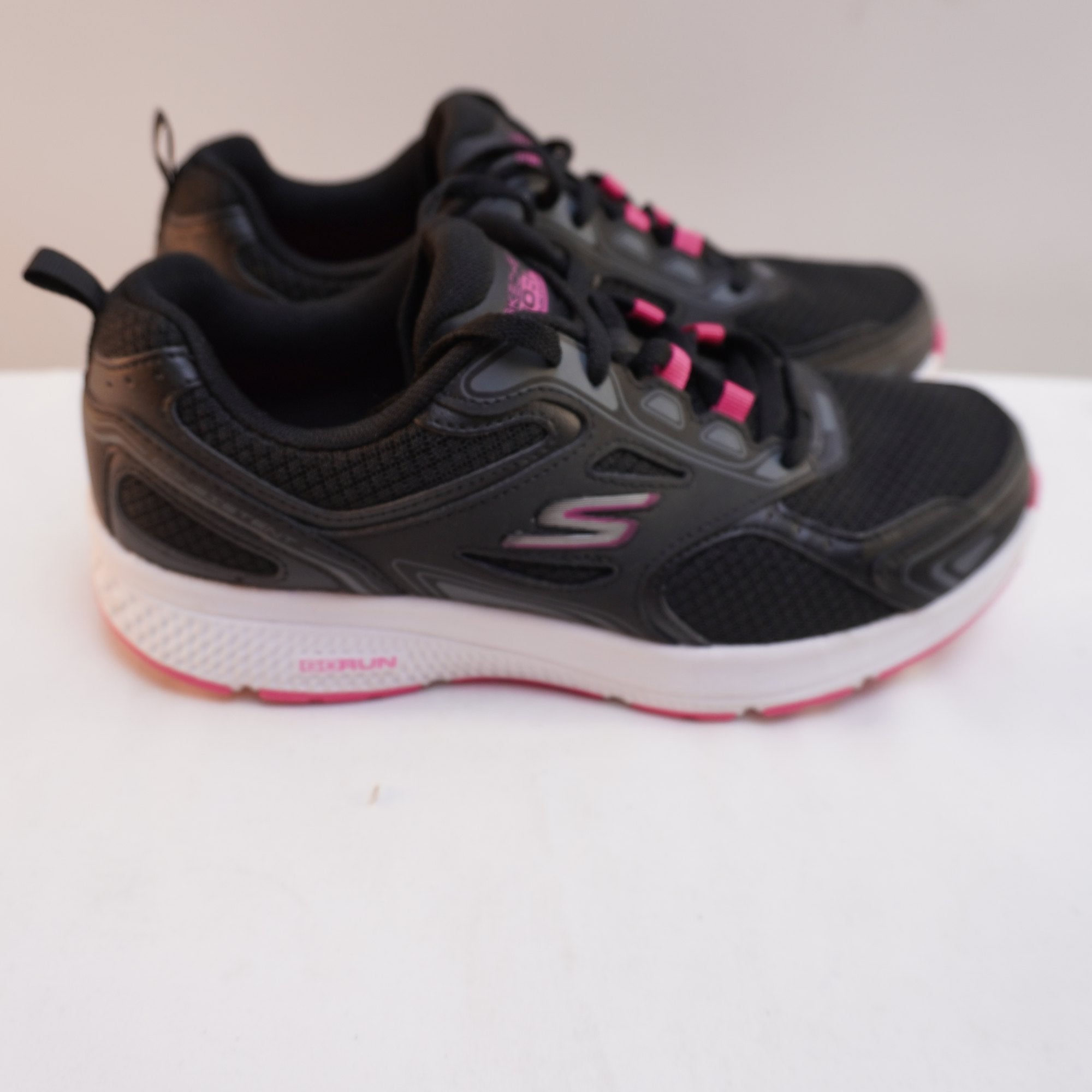 Zapatillas Skechers para Mujer Usadas - Negro, Talla 39