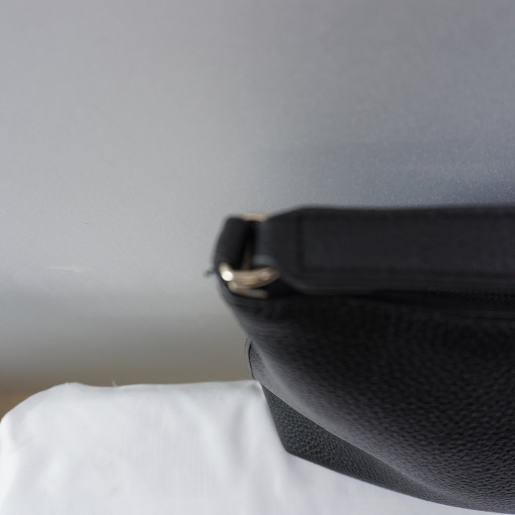 Bolso Baguette Guess para Mujer Usado - Negro en Muy Buen Estado