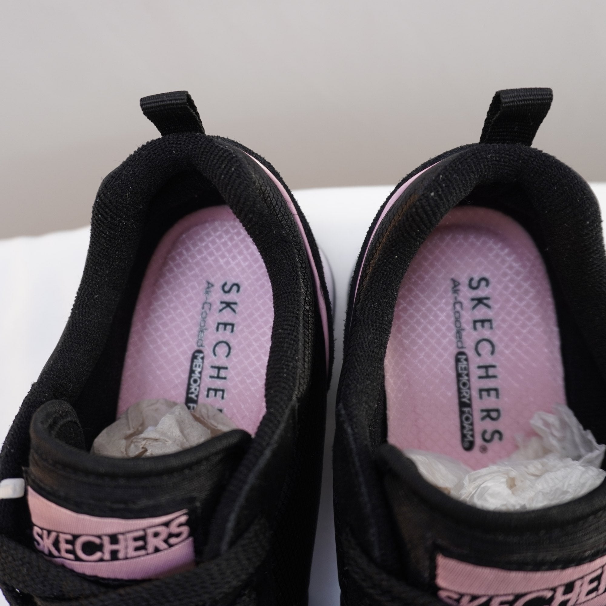 Zapatillas Skechers para Mujer Nuevas - Negros, Talla 39