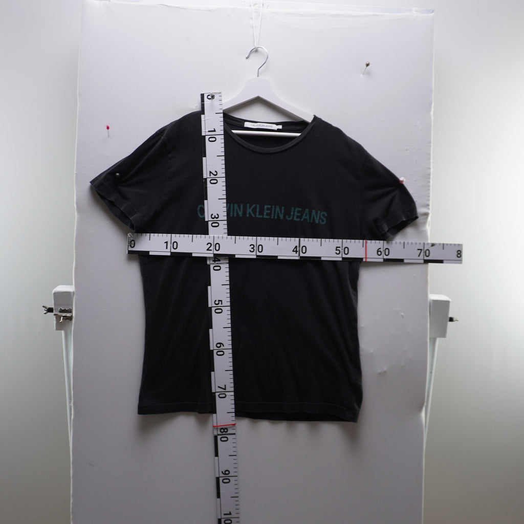Camiseta de Manga Corta Calvin Klein para Mujer Usada - Negra, XL