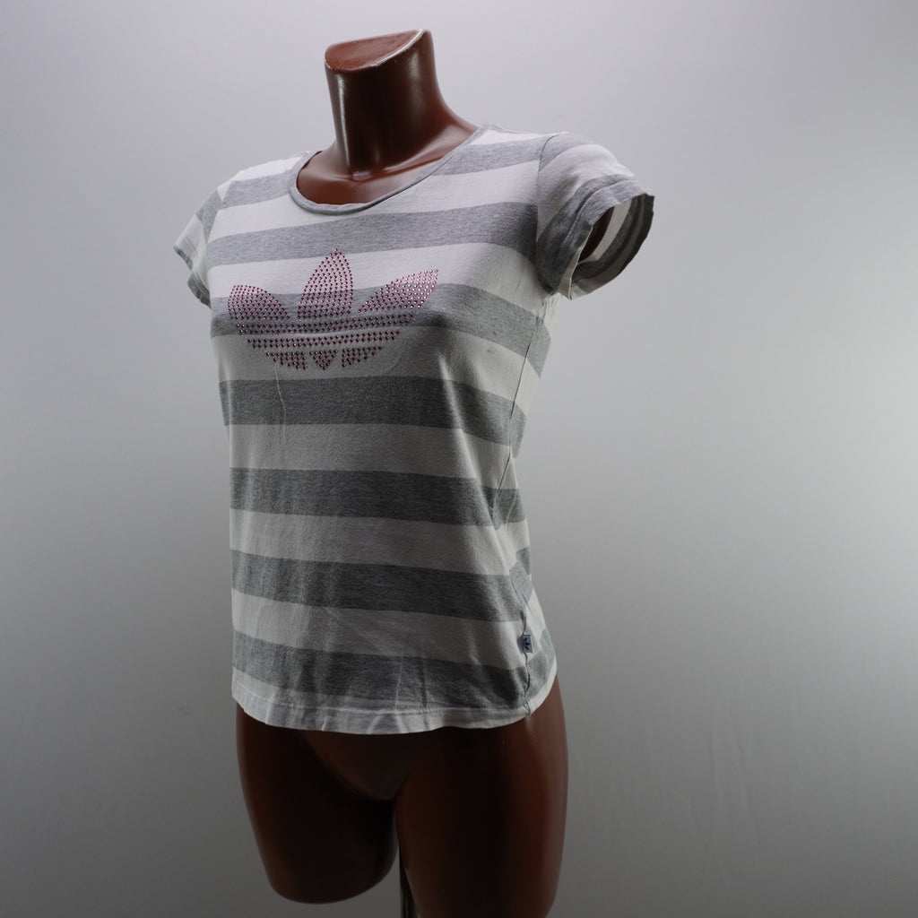 Camiseta de Manga Corta Adidas para Mujer - Gris, M, Usada en Muy Buen Estado