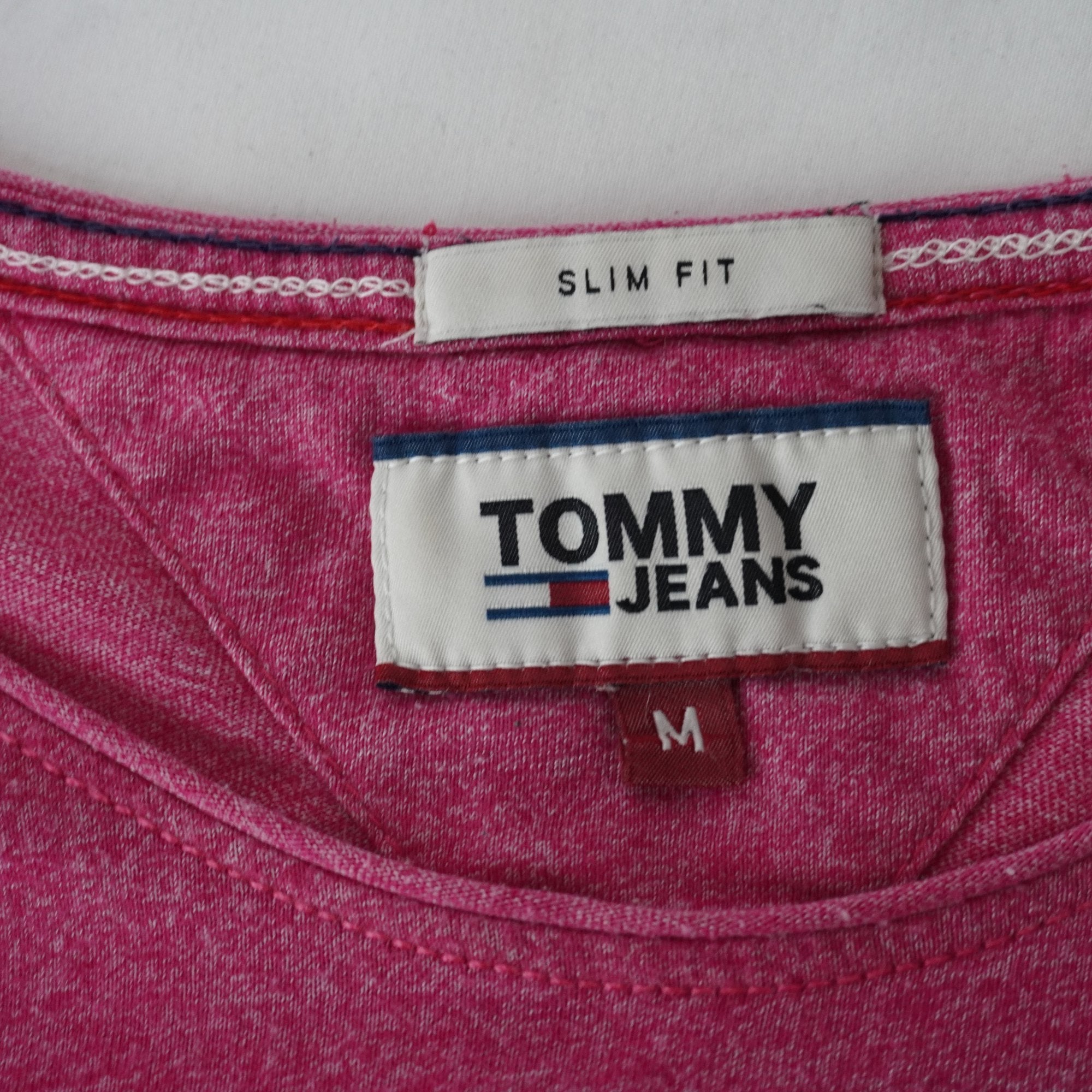 Camiseta de Manga Corta Tommy Hilfiger para Mujer - Rosa, M, Usada en Muy Buen Estado