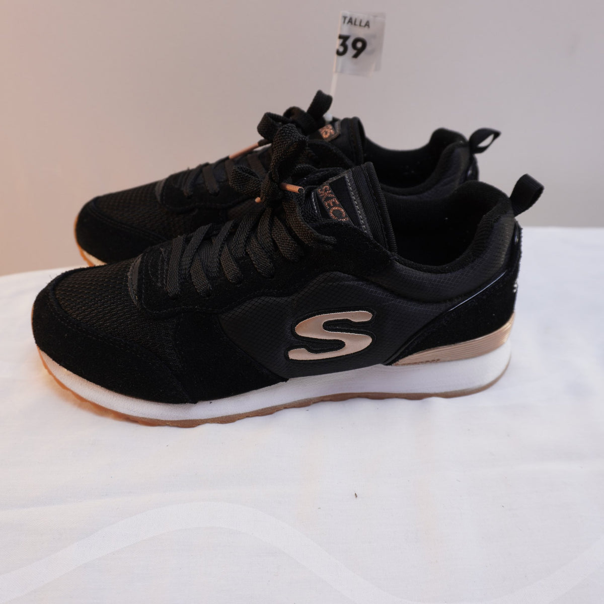 Zapatillas Skechers para Mujer Usadas - Negro, 39