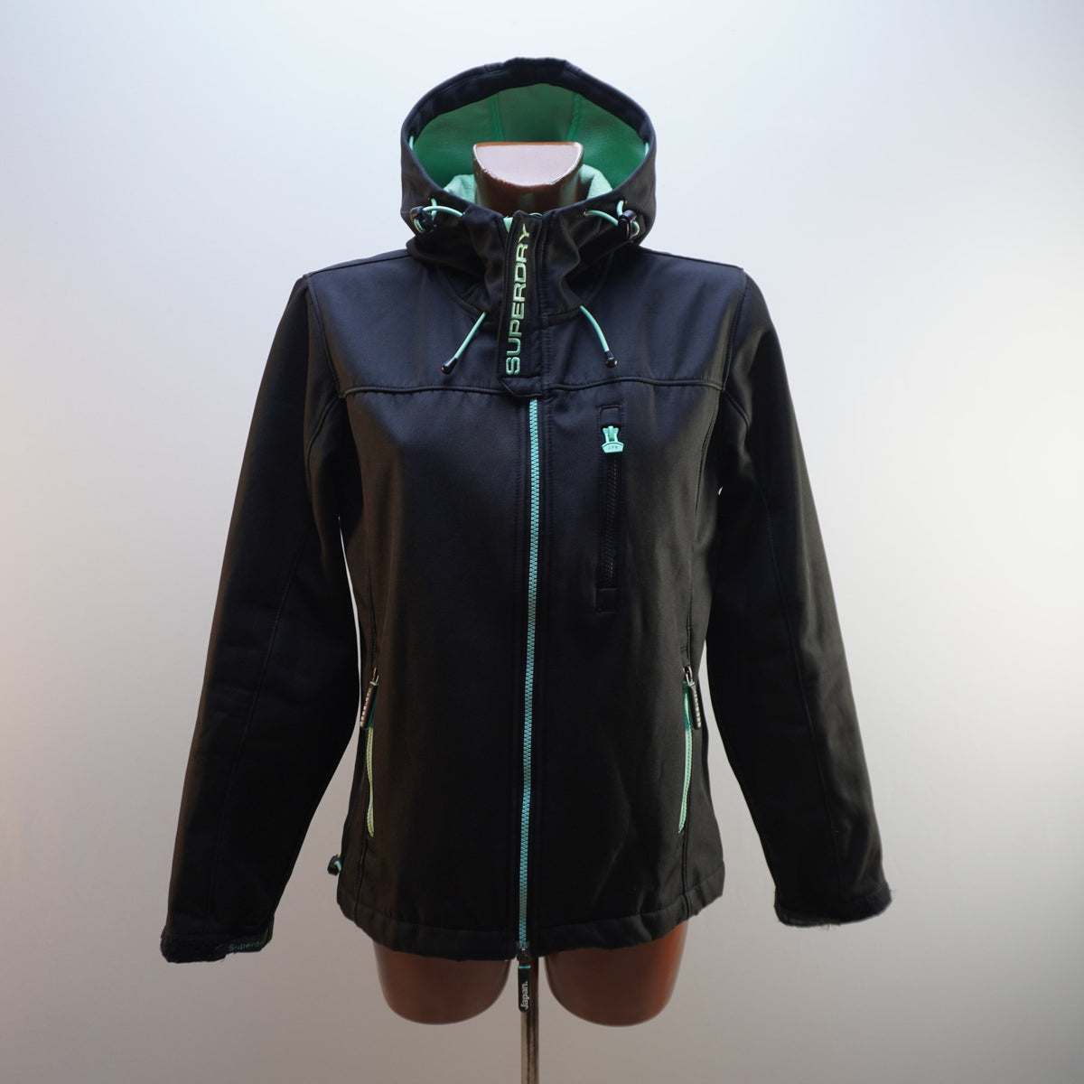 Chaqueta Deportiva Superdry para Mujer Usada - Negra, XXL