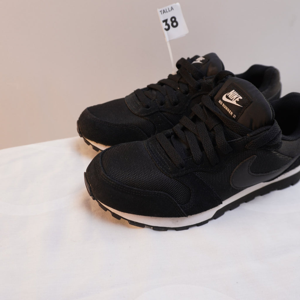 Zapatillas Nike para Mujer Usadas - Negro, Talla 38