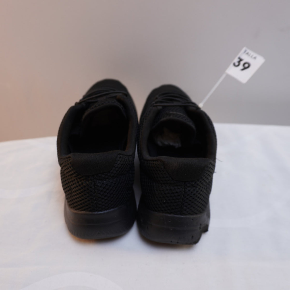 Zapatillas Skechers para Mujer Usadas - Negro, Talla 39