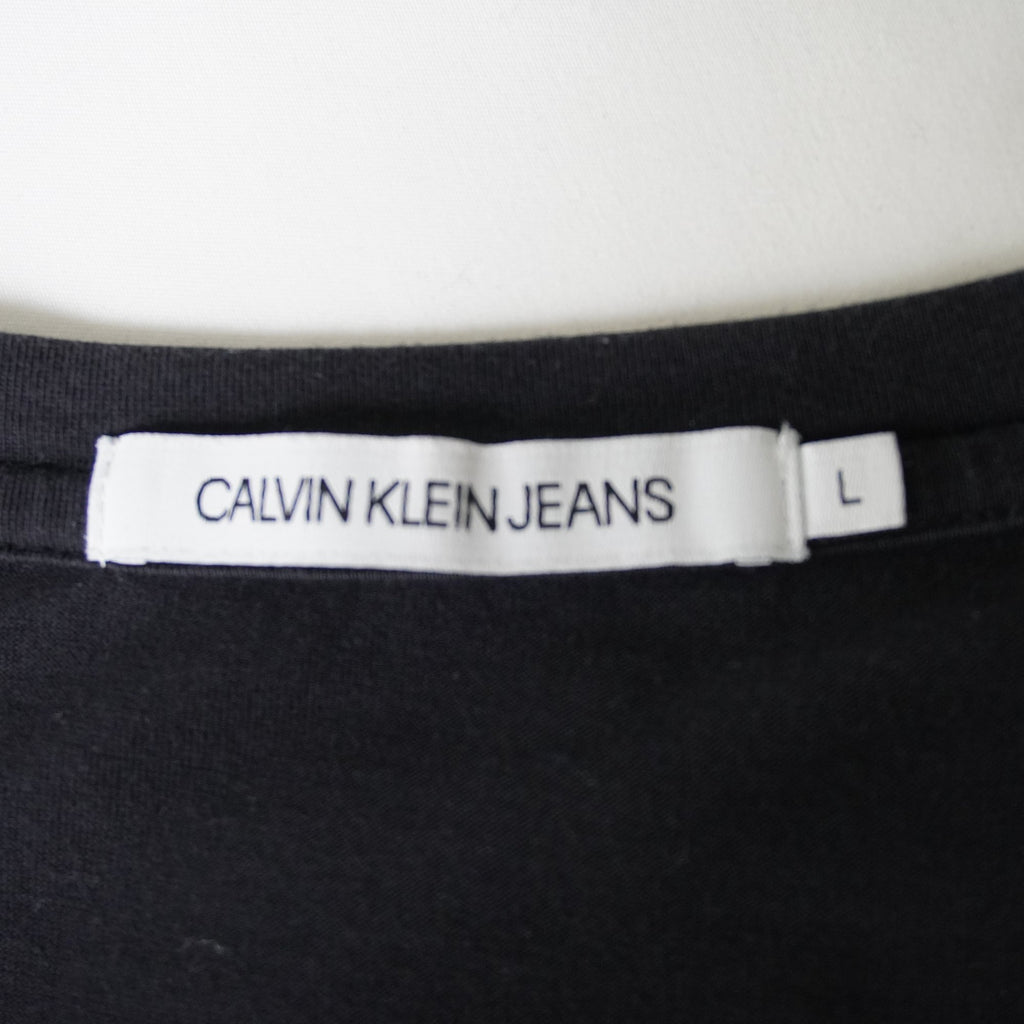 Camiseta de Manga Corta Calvin Klein para Mujer Usada - Negro, L