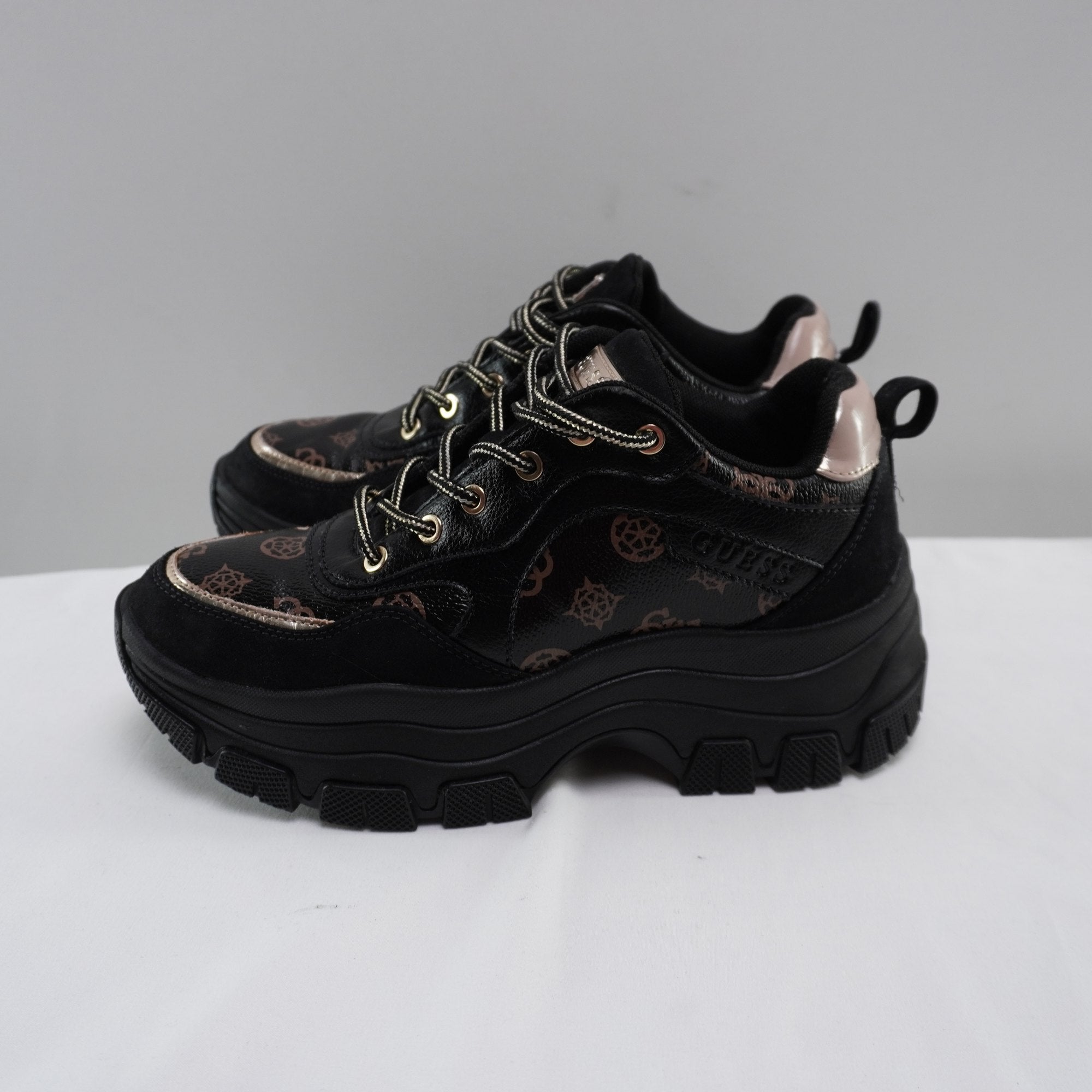 Zapatillas Guess para Mujer Usadas - Negro, 38