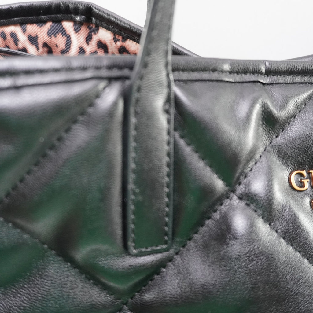 Bolso Baguette Guess para Mujer en Negro - Usado en Muy Buen Estado