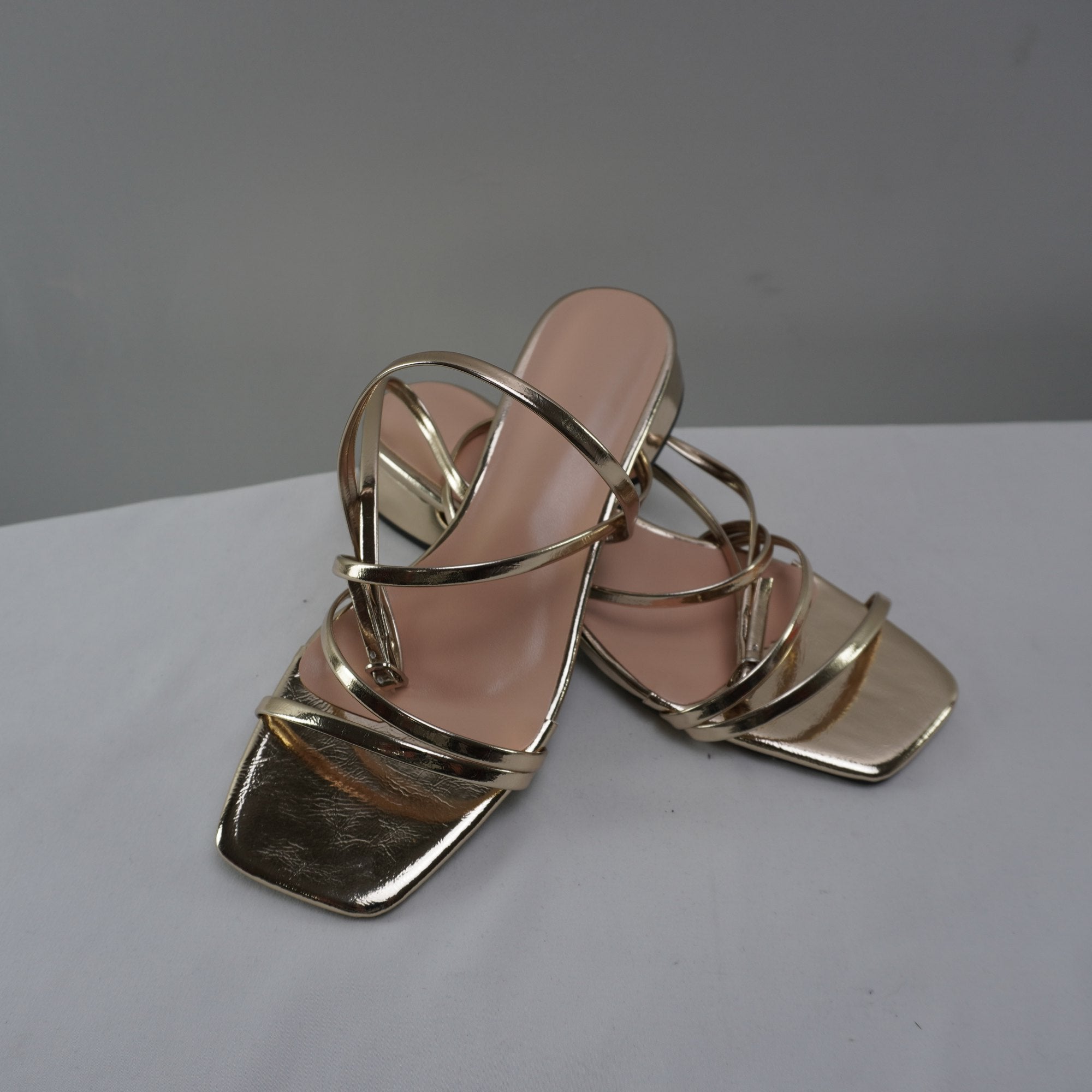 Tacones Dorados para Mujer Usados - Talla 37