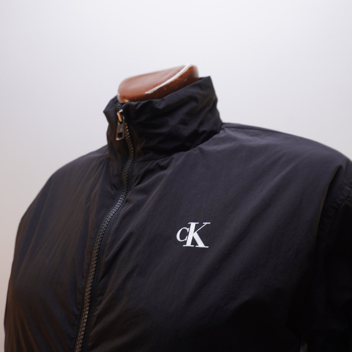 Parka Calvin Klein para Mujer Usada - Negra, XS