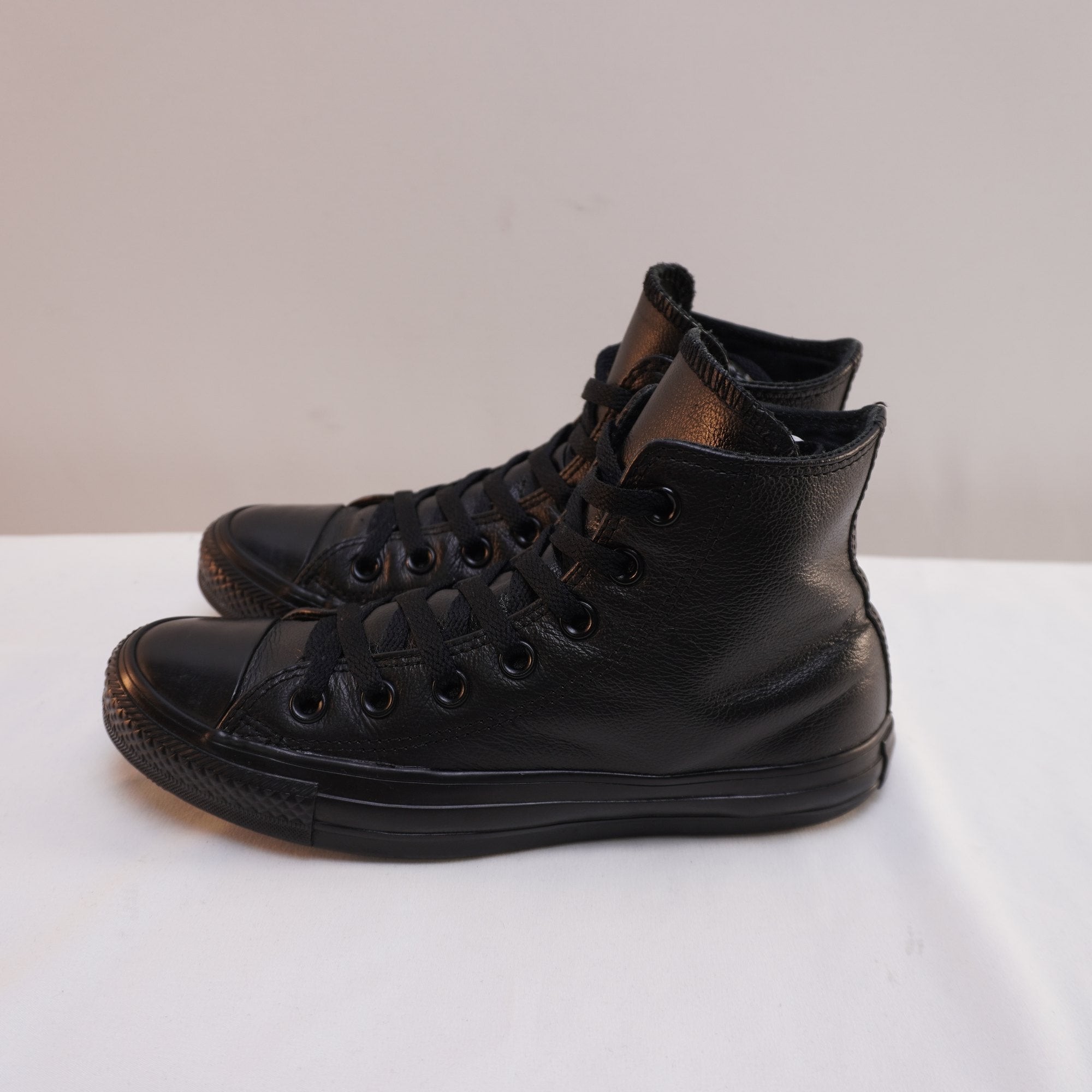 Zapatillas Converse para Mujer en Negro - Talla 37, Usadas en Muy Buen Estado