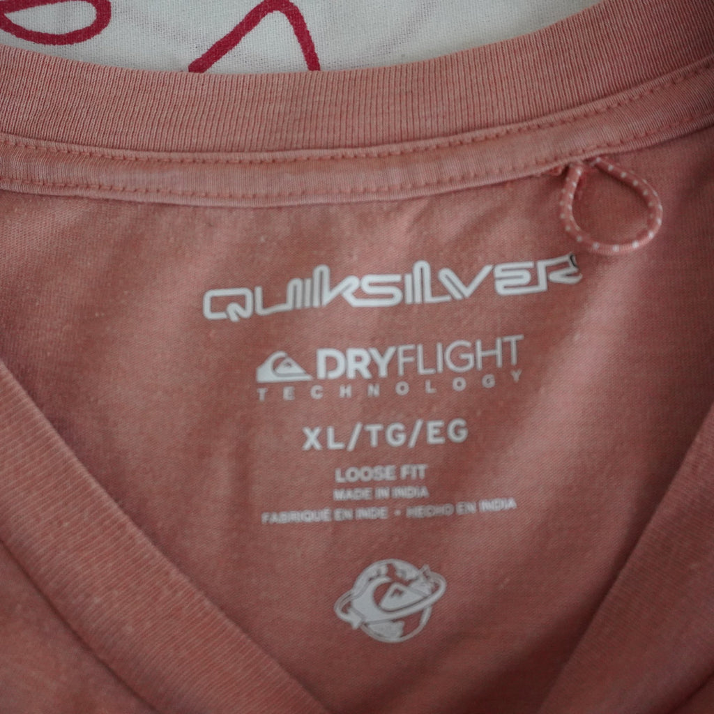 Camiseta de Manga Corta Quiksilver para Hombre Usada - Coral, XL