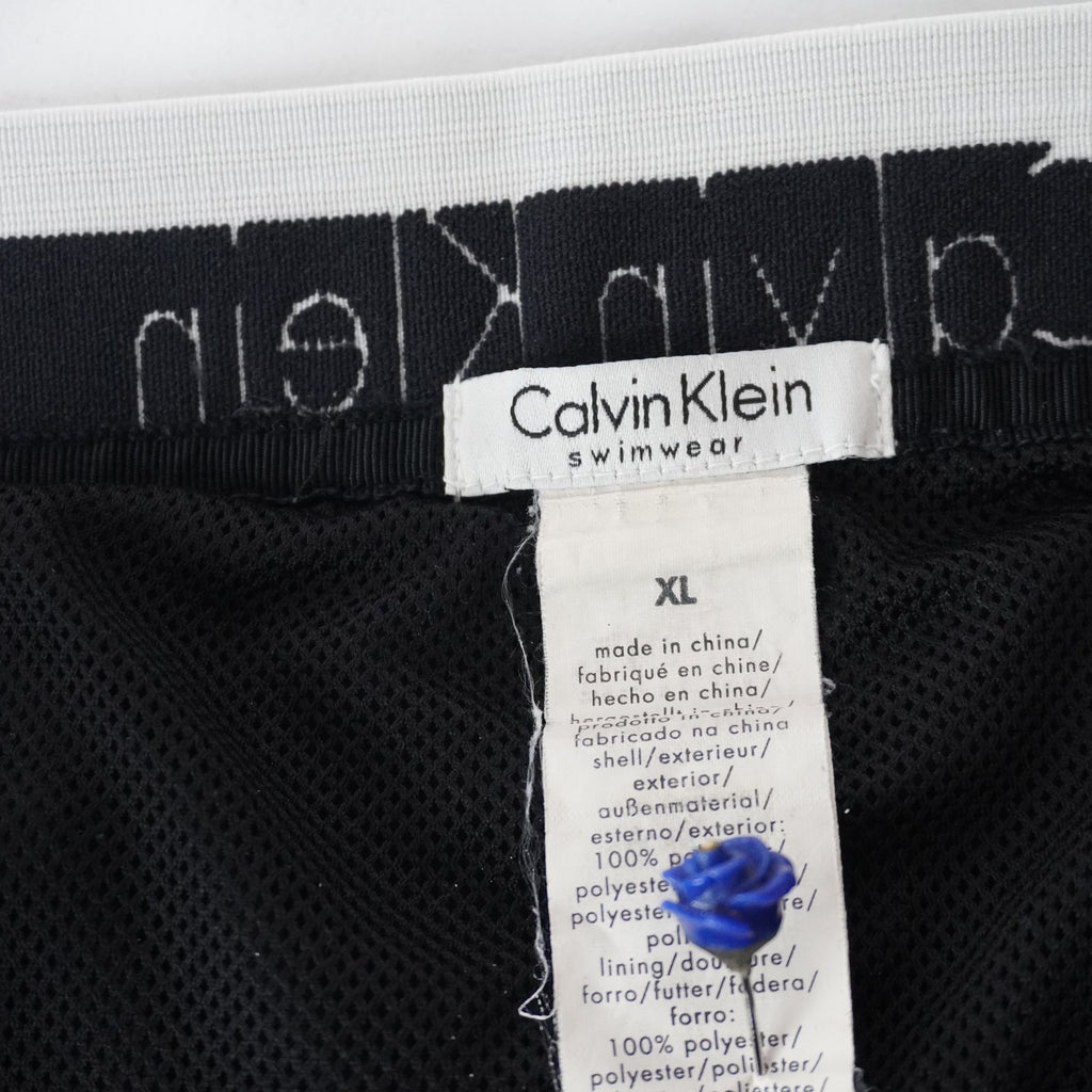 Bermudas Calvin Klein para Hombre Usadas - Negro, XL