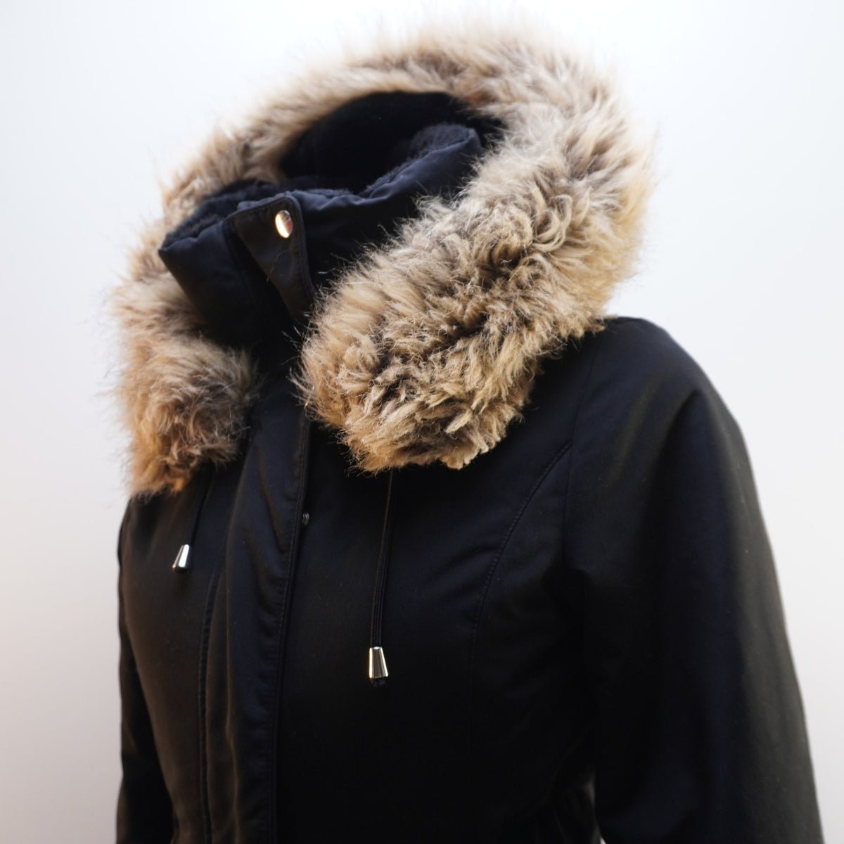 Parka Zara para Mujer Usada - Negra, XS