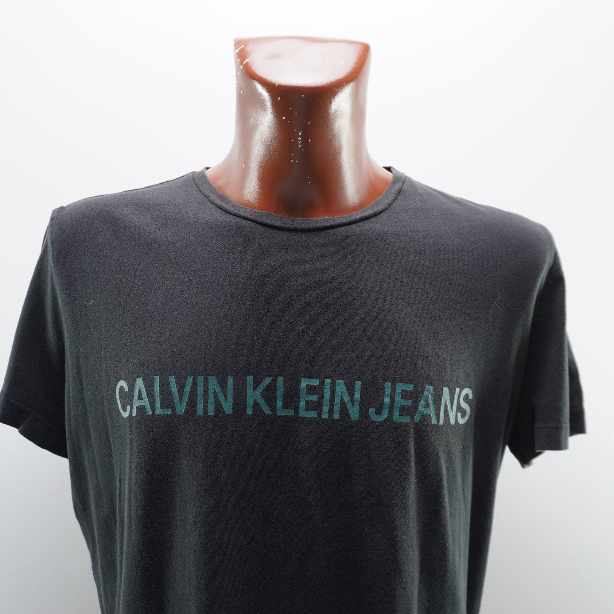 Camiseta de Manga Corta Calvin Klein para Mujer Usada - Negra, XL