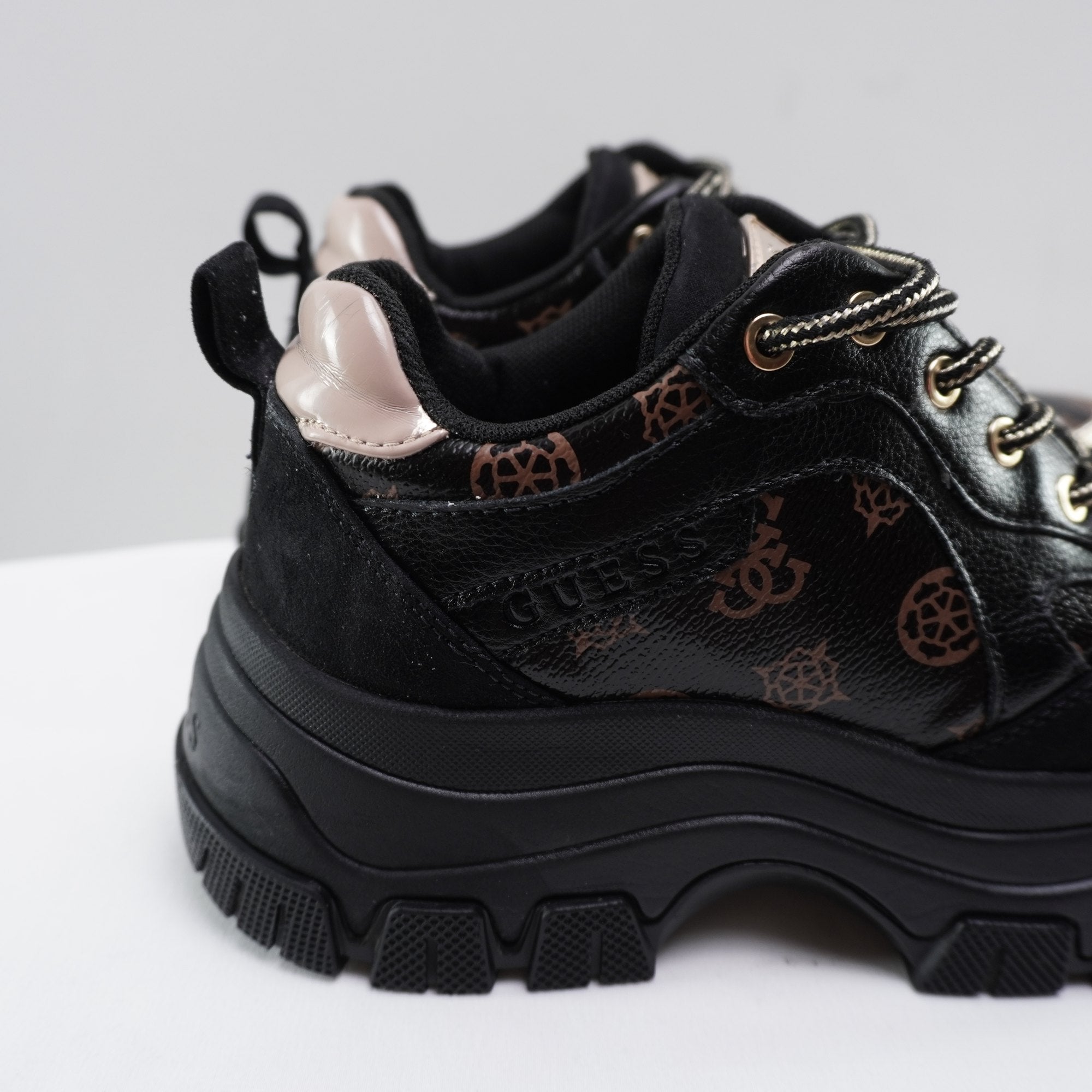 Zapatillas Guess para Mujer Usadas - Negro, 38
