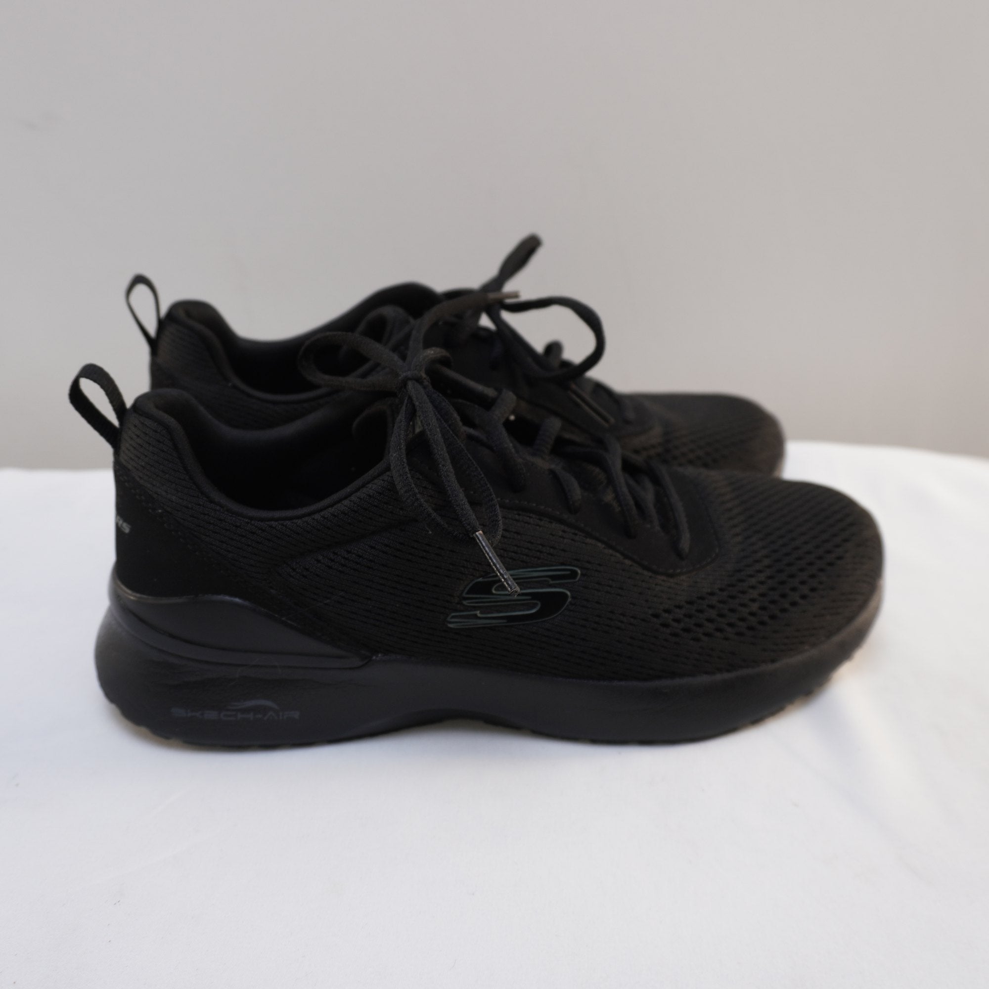 Zapatillas Skechers para Mujeres Usadas - Negro, Talla 39