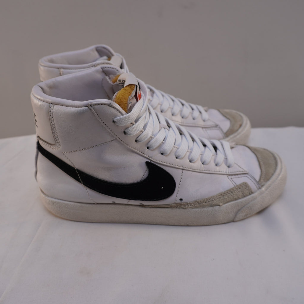 Zapatillas Nike para Mujeres Usadas - Blancas, Talla 38
