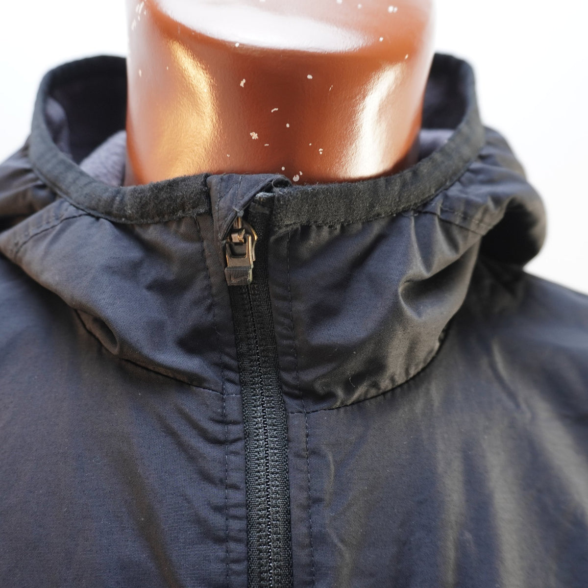 Chaqueta Deportiva Negra para Hombre - Talla Grande (L) Usada en Muy Buen Estado