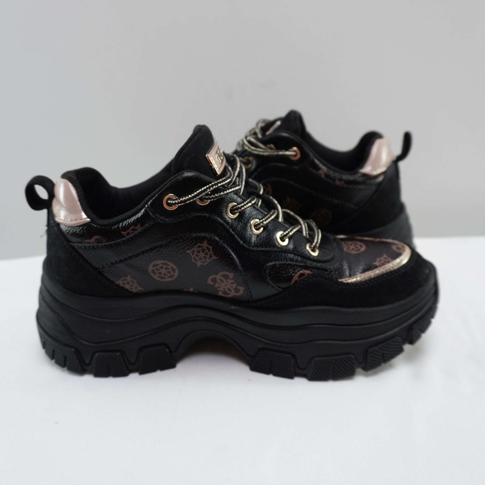 Zapatillas Guess para Mujer Usadas - Negro, 38