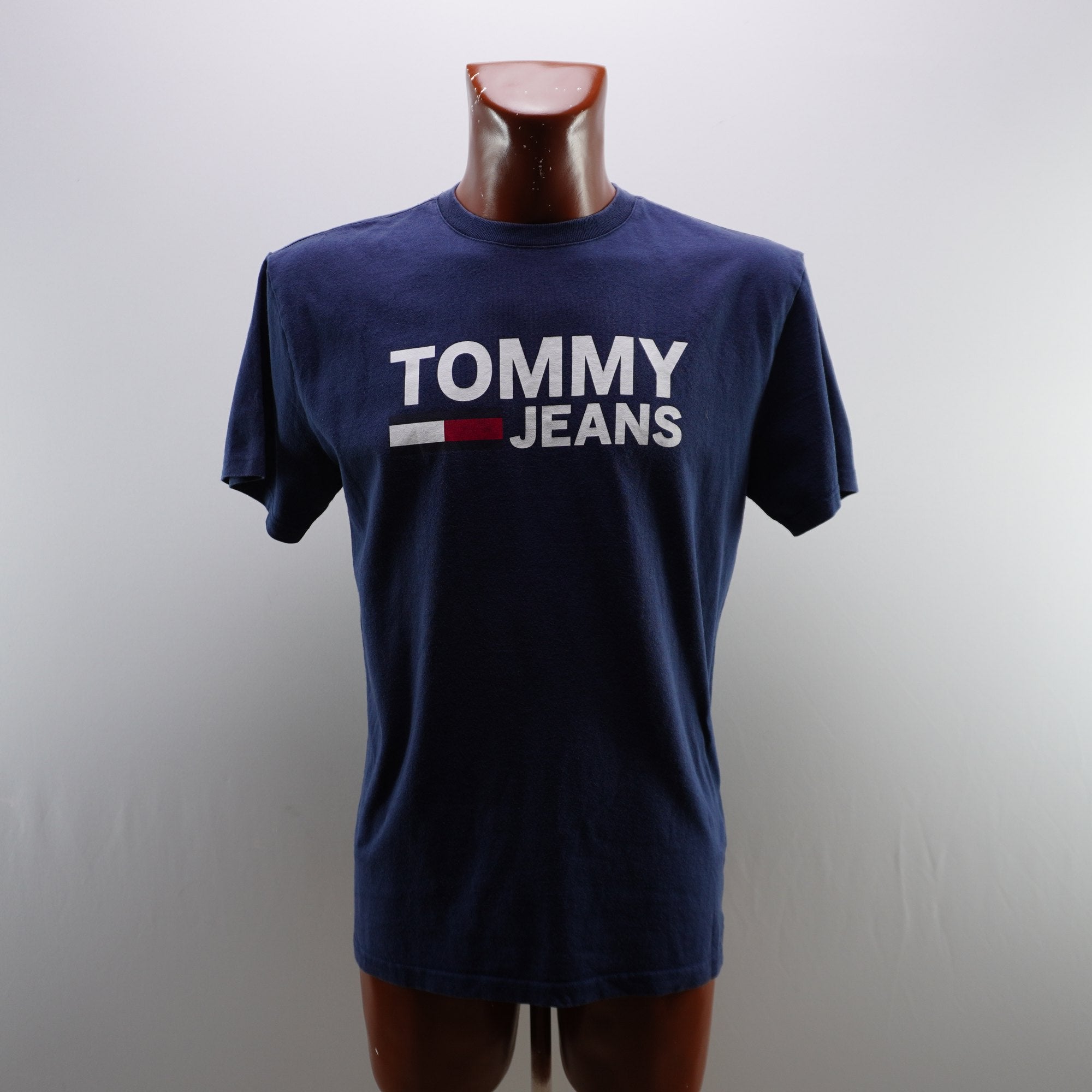 Camiseta de Manga Corta Tommy Hilfiger para Hombre - Azul Marino, Mediano (M), Usada en Muy Buen Estado