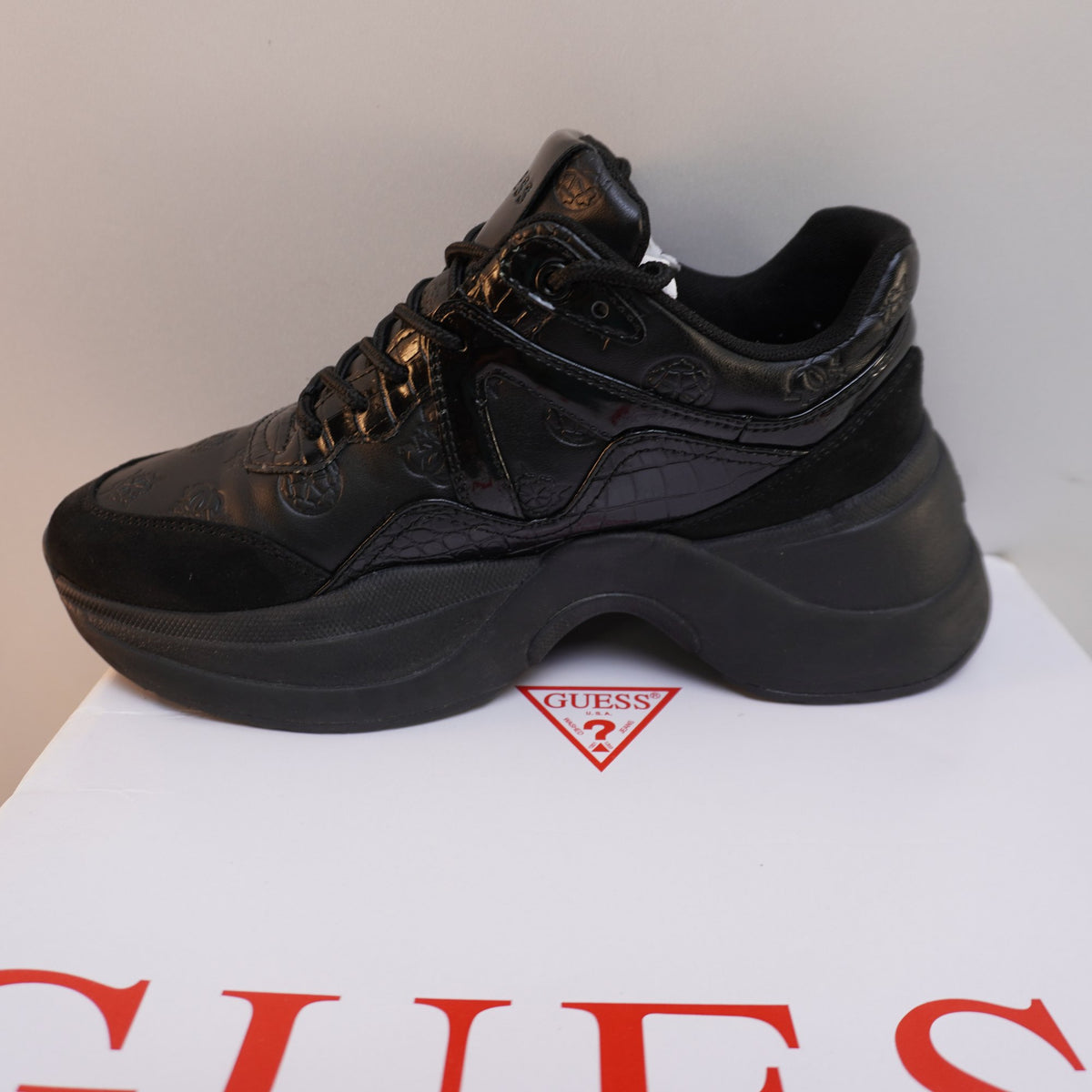 Zapatillas Guess para Mujer Usadas - Negros, Talla 38