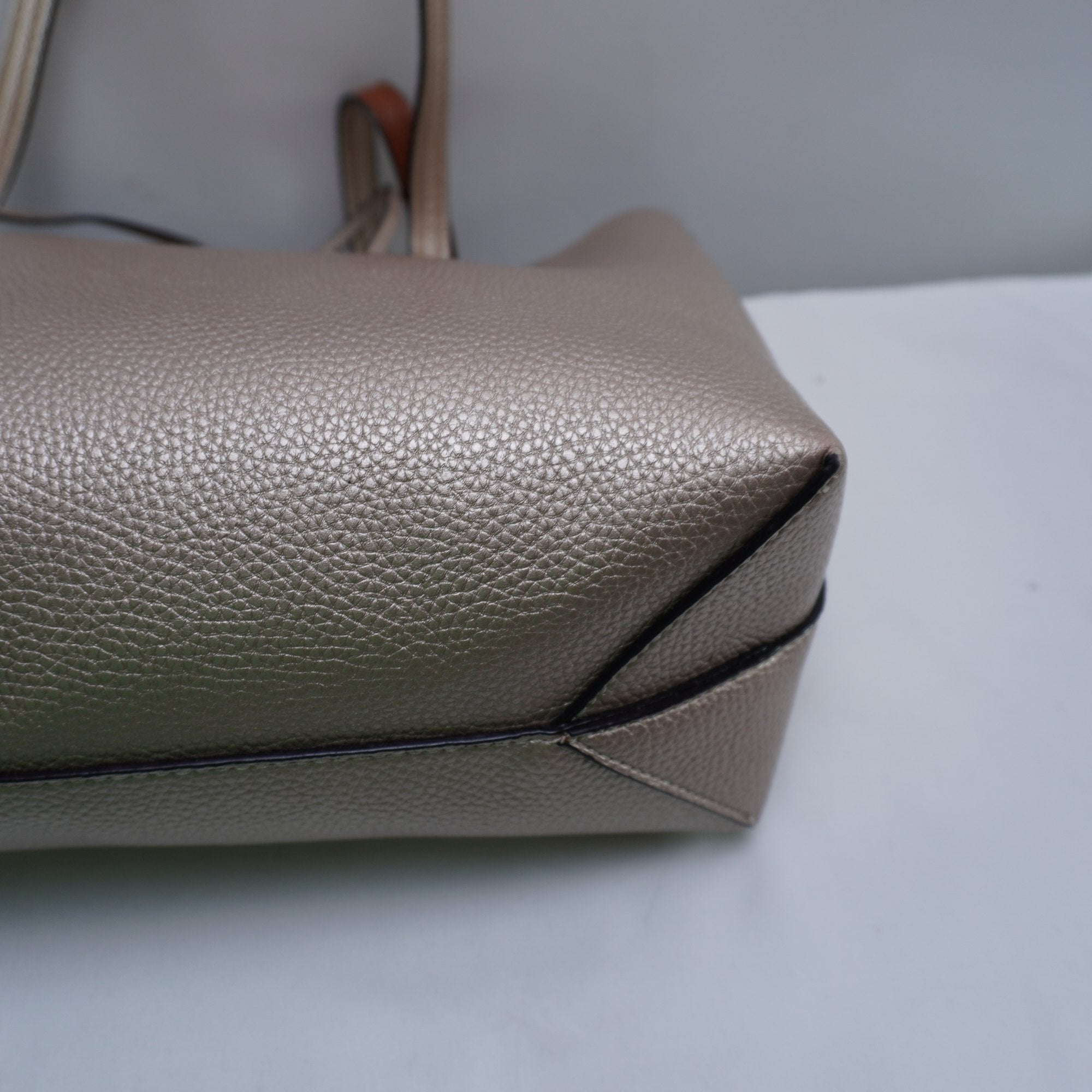 Bolso Baguette Guess para Mujer Usado - Rosa en Muy Buen Estado