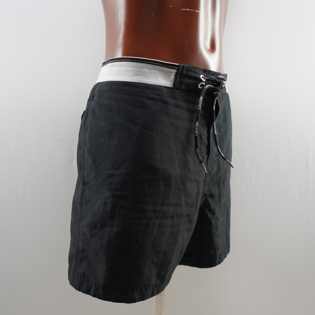 Bermudas Calvin Klein para Hombre Usadas - Negro, XL