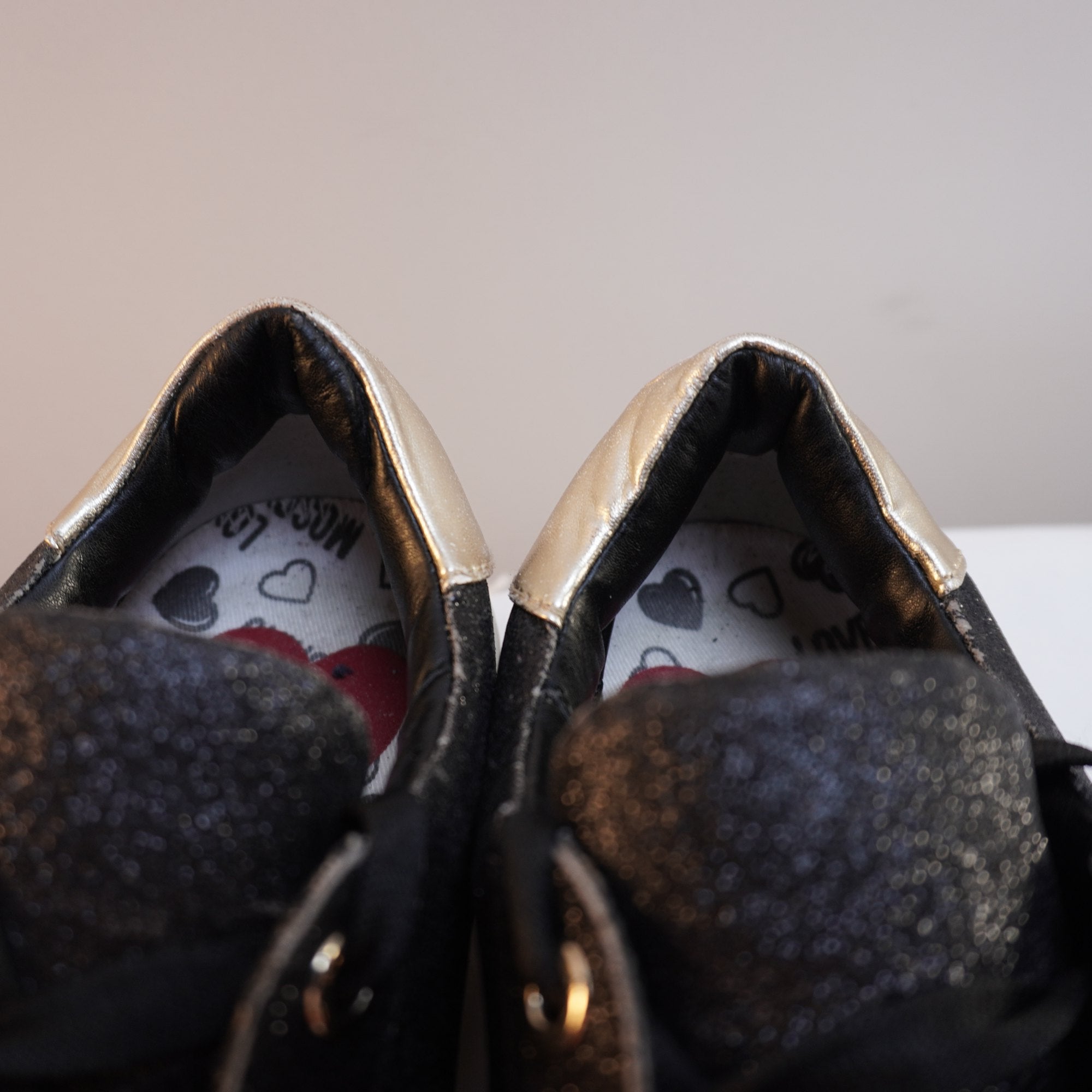 Zapatillas Moschino para Mujer Usadas - Negros, Talla 36
