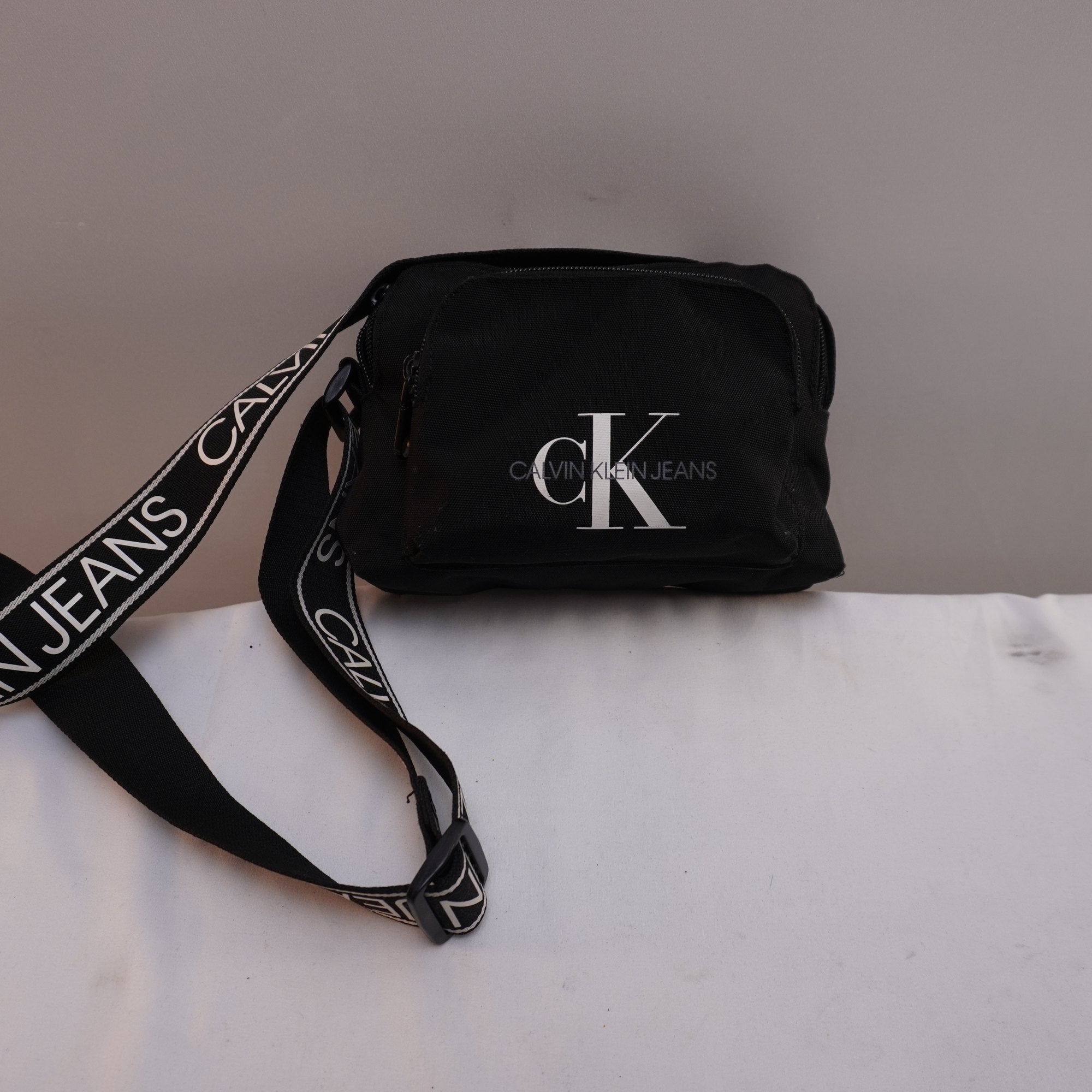 Bolso Baguette Calvin Klein para Mujer Usado - Negro