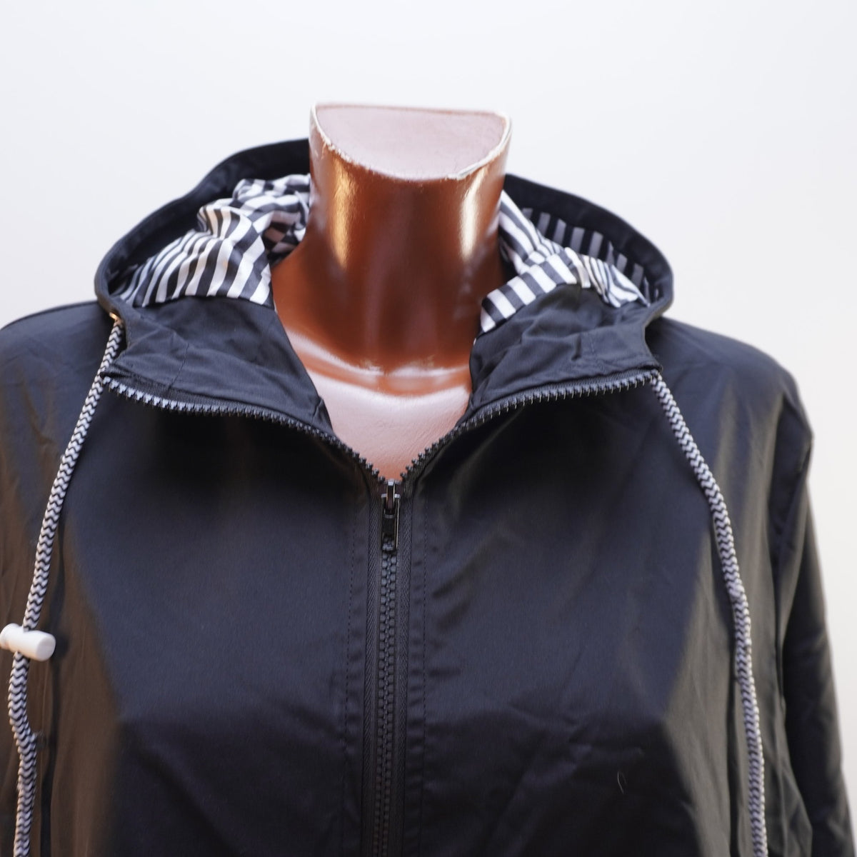 Parka Italian Style para Mujer Usada - Negra, XXXL