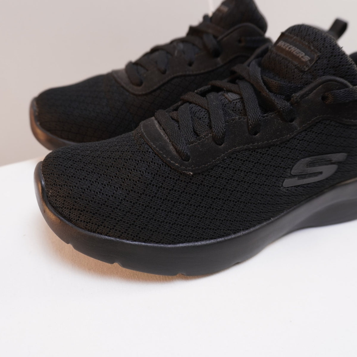 Zapatillas Skechers para Mujer Usadas - Negro, 37