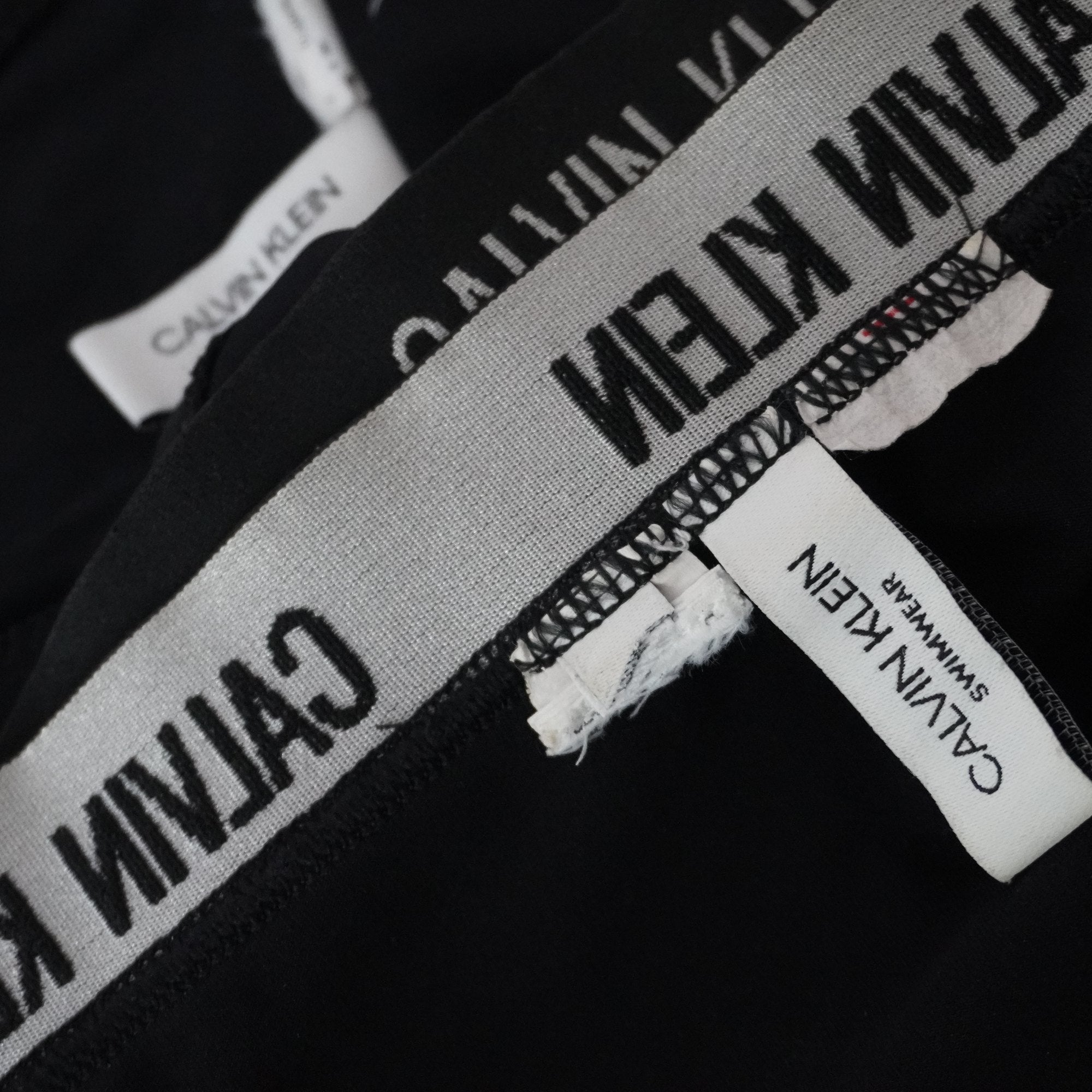 Parte Superior de Traje de Baño Calvin Klein para Mujer - Negro, S (Usado en Muy Buen Estado)