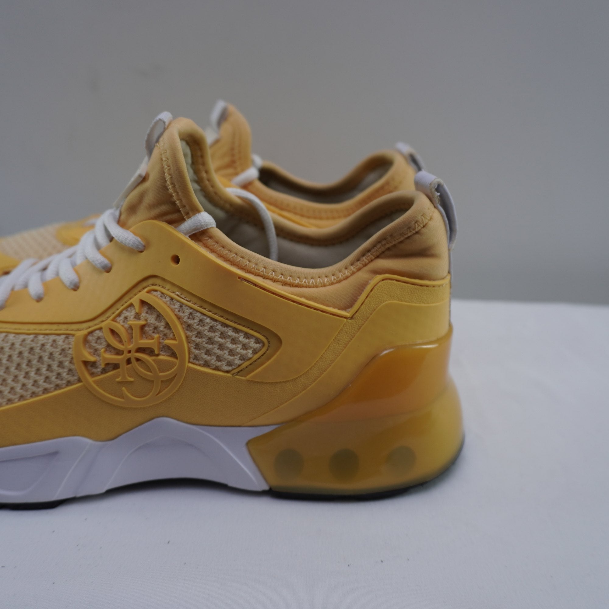 Zapatillas Guess para Mujer Usadas - Amarillo, Talla 40