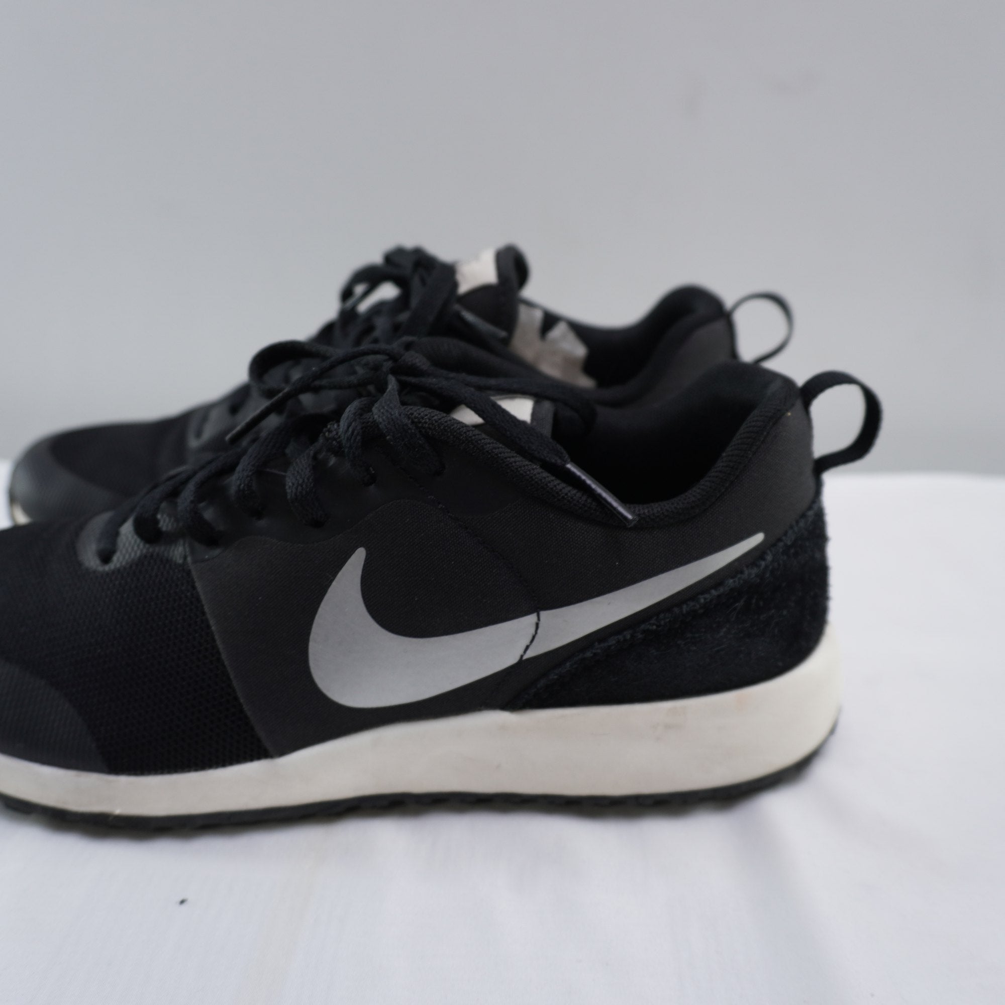 Zapatillas Nike para Mujer en Negro Talla 38 - Usadas en Muy Buen Estado