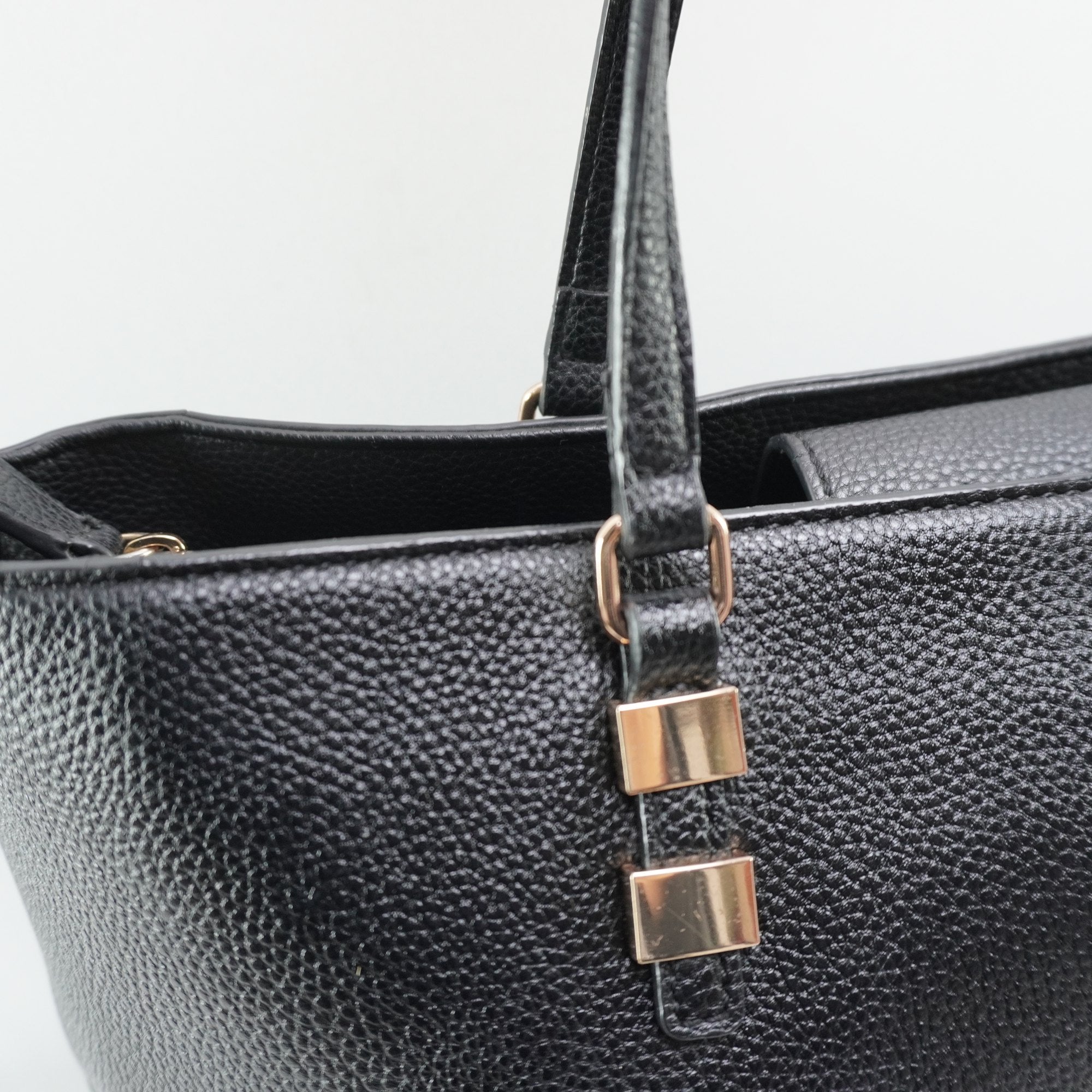 Bolso Baguette Guess para Mujer Usado - Negro, Muy Buen Estado