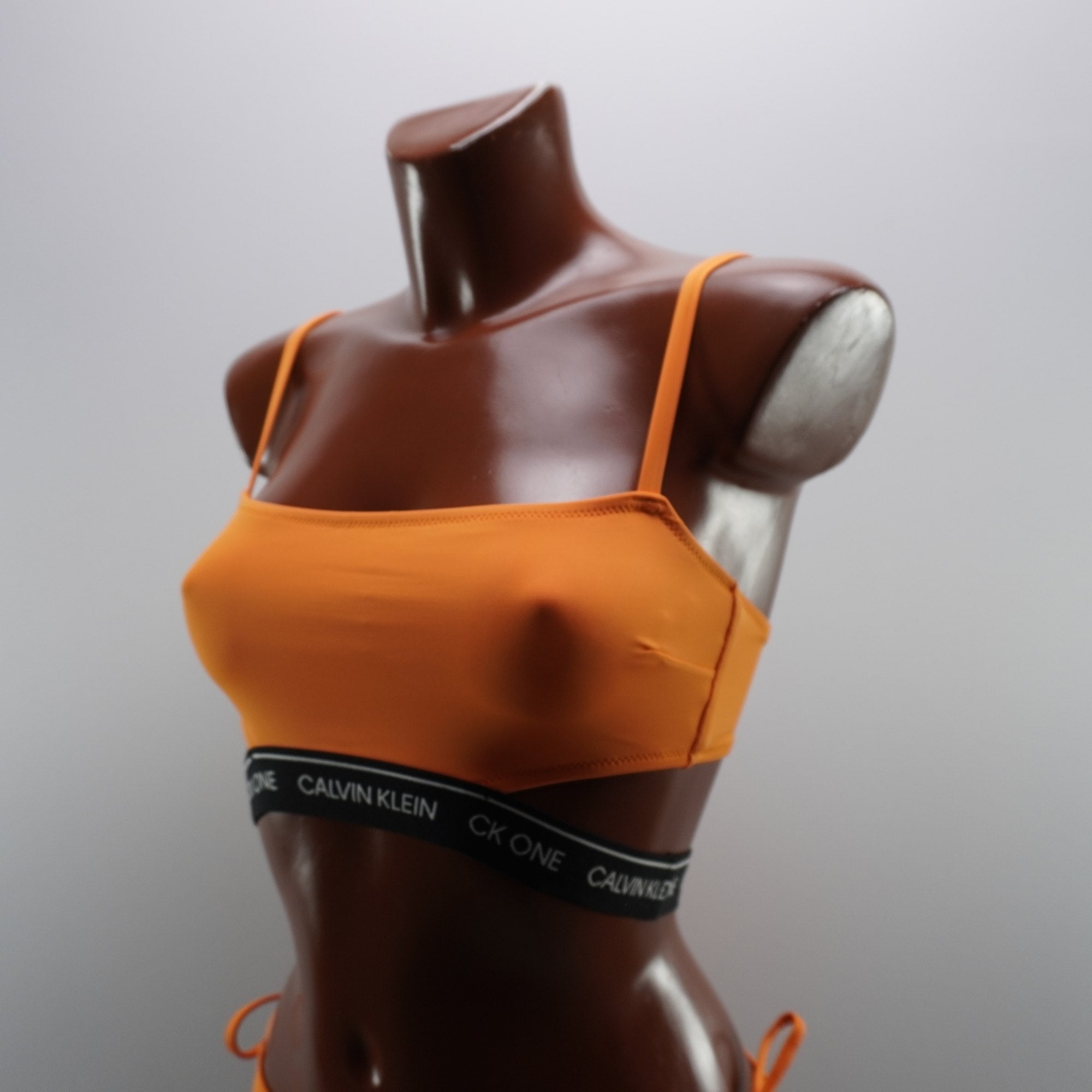 Parte Superior de Traje de Baño Calvin Klein para Mujer Usada - Naranja, S